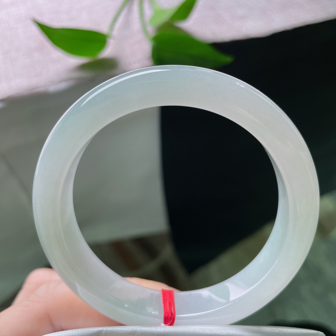 55.5/12/8，淡绿底正圈，冰清玉洁，落落大方，百搭，时尚，种老，无裂，ss57664a