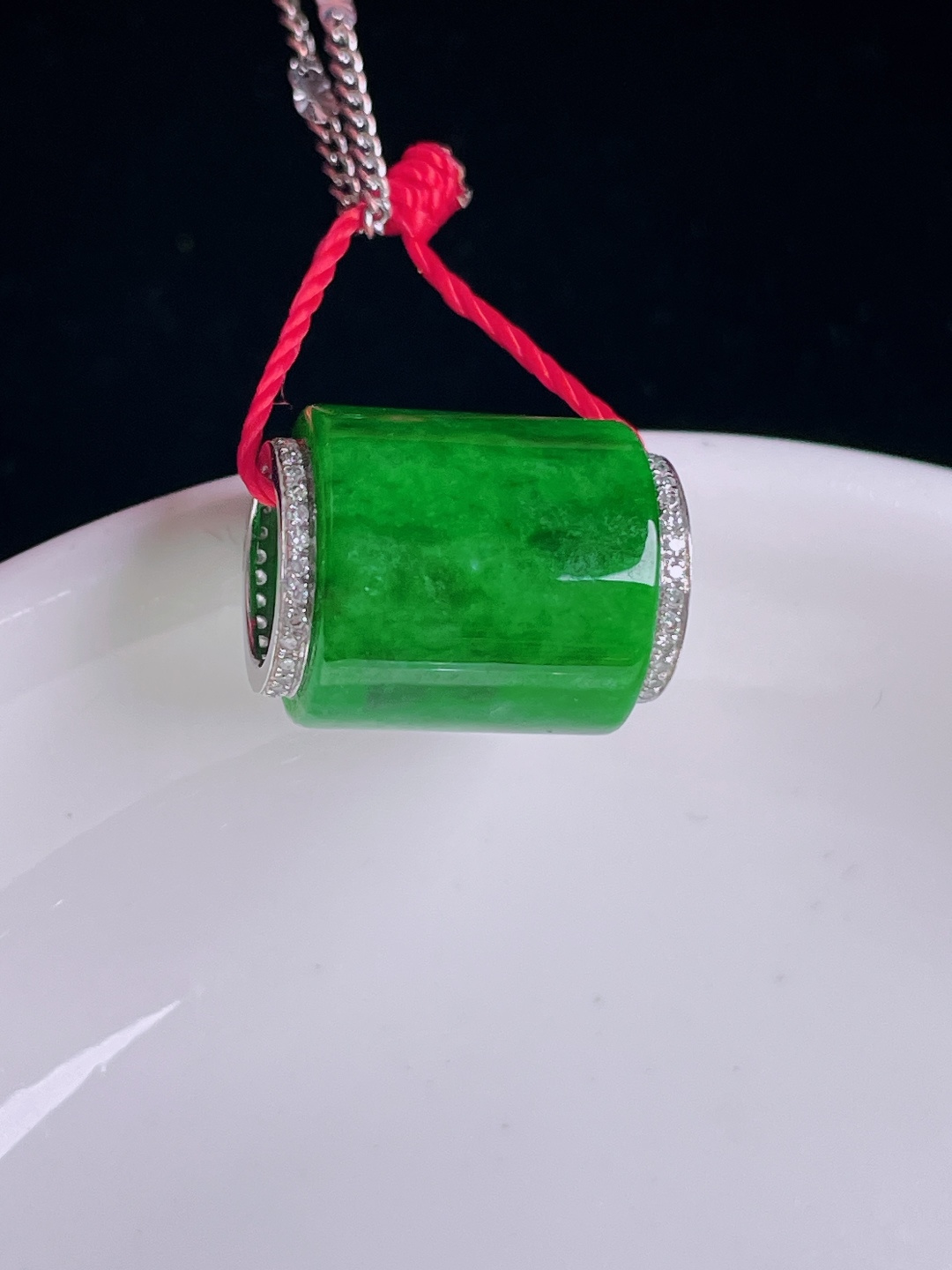 辣绿路路通，18k镶嵌，老种起光，细底通透，尺寸：16/12.7mm0826
