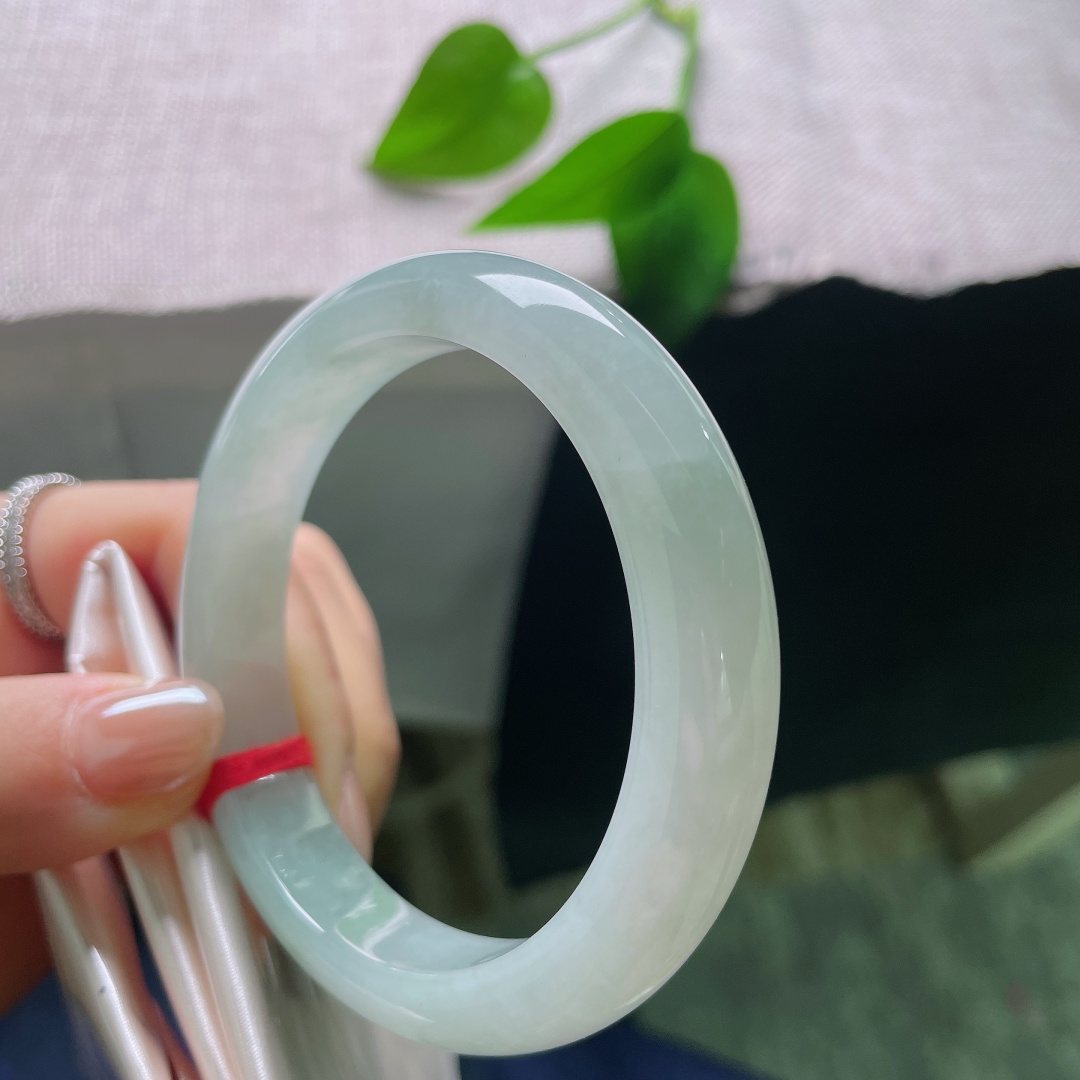 绿底正圈，棉线，条杆宽厚匀称，线条圆润流畅，佩戴舒适，上手端庄大气。ss57776a