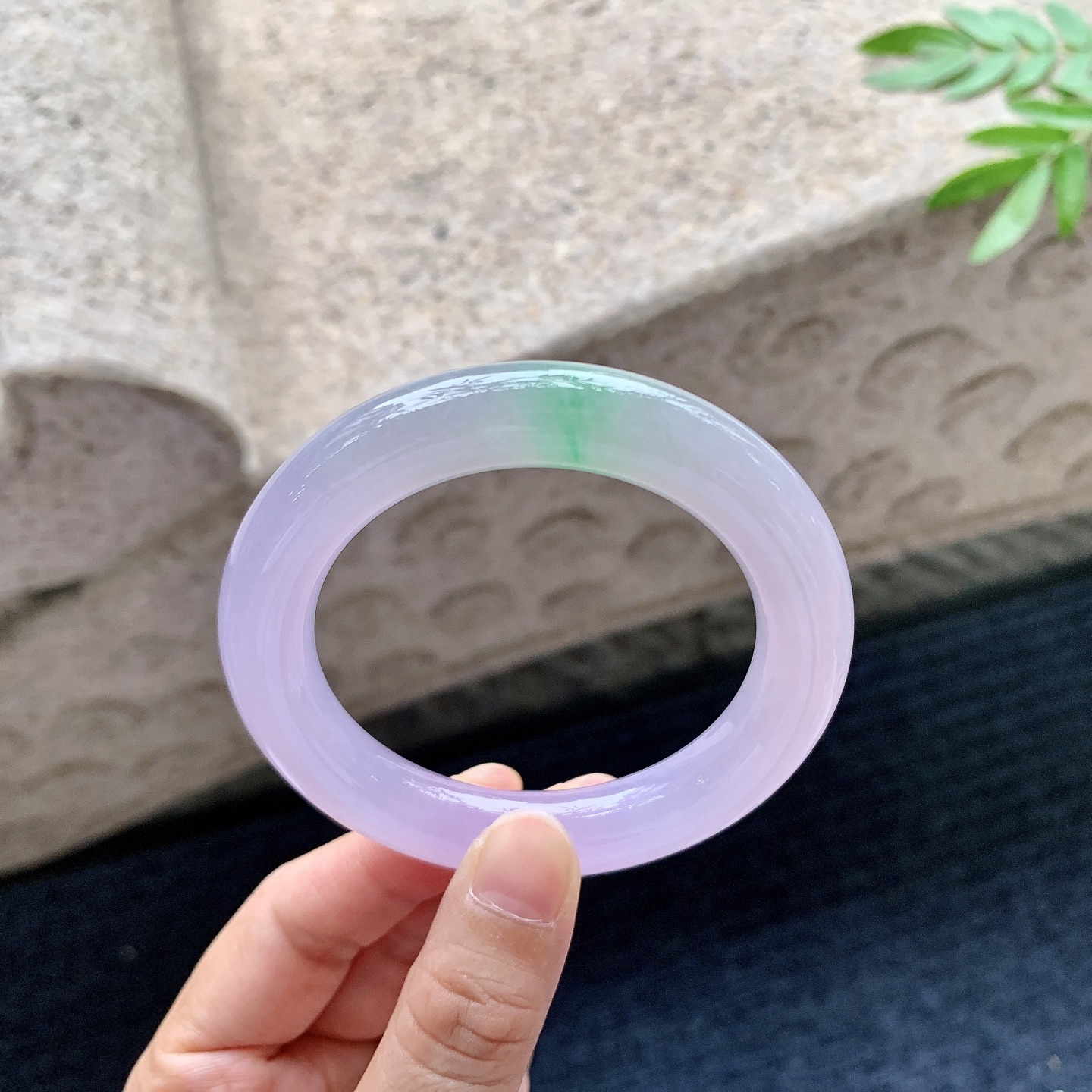 圆条52 53,圈口52/10.8/10.7,编码BA082736,描述糯冰椿彩，水润，种老，细腻，有纹线