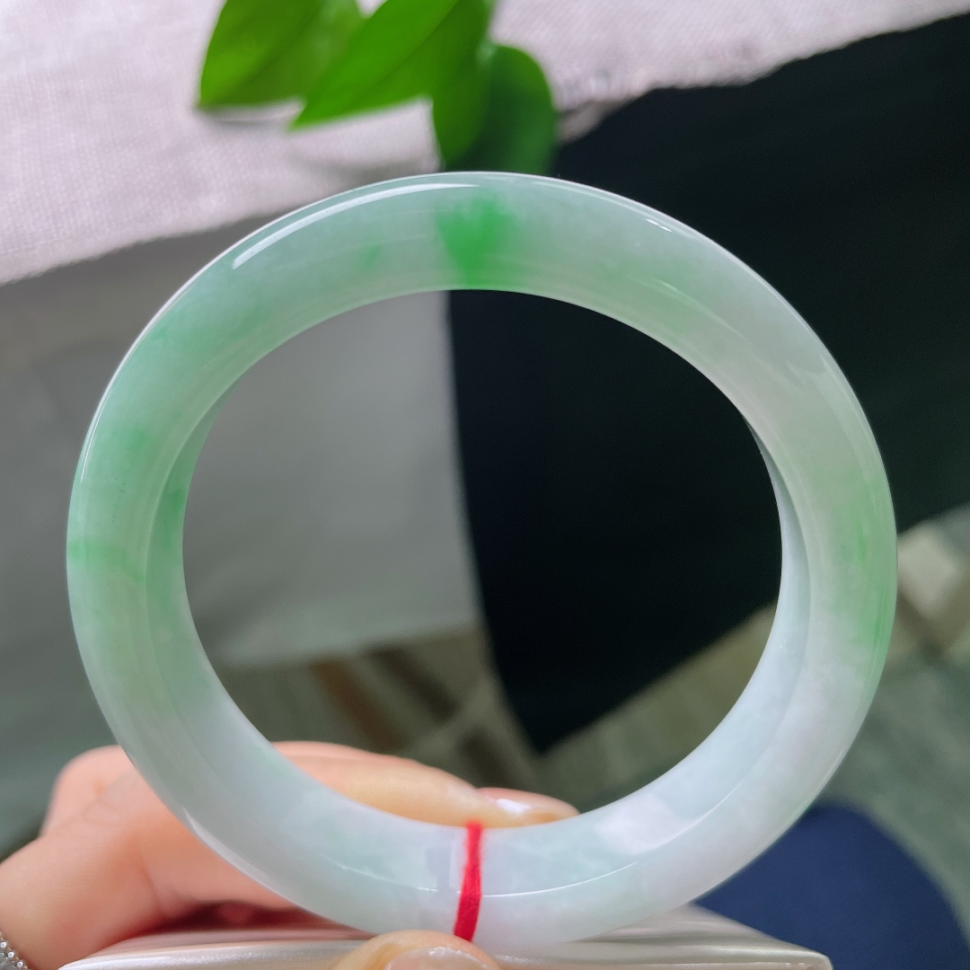 58.8/12.7/8.7，飘阳绿正圈，翠色葱茏，水头好，质地温润细腻，佩戴贵气，小细纹，ss578