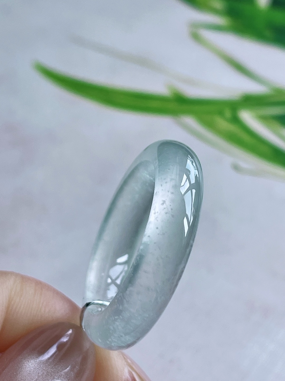 裸石高冰木那戒圈指环,说明缅料无裂性比高,尺寸5.6-4.2,圈口17号,重量4.3克