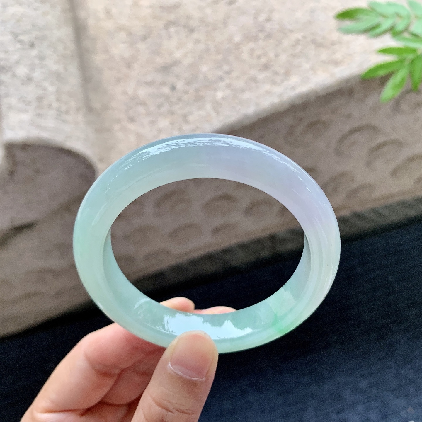 正圈53 54,圈口54/11.5/8.7,编码Q5082709,糯冰飘绿，水润，种老，细腻，打灯有棉线