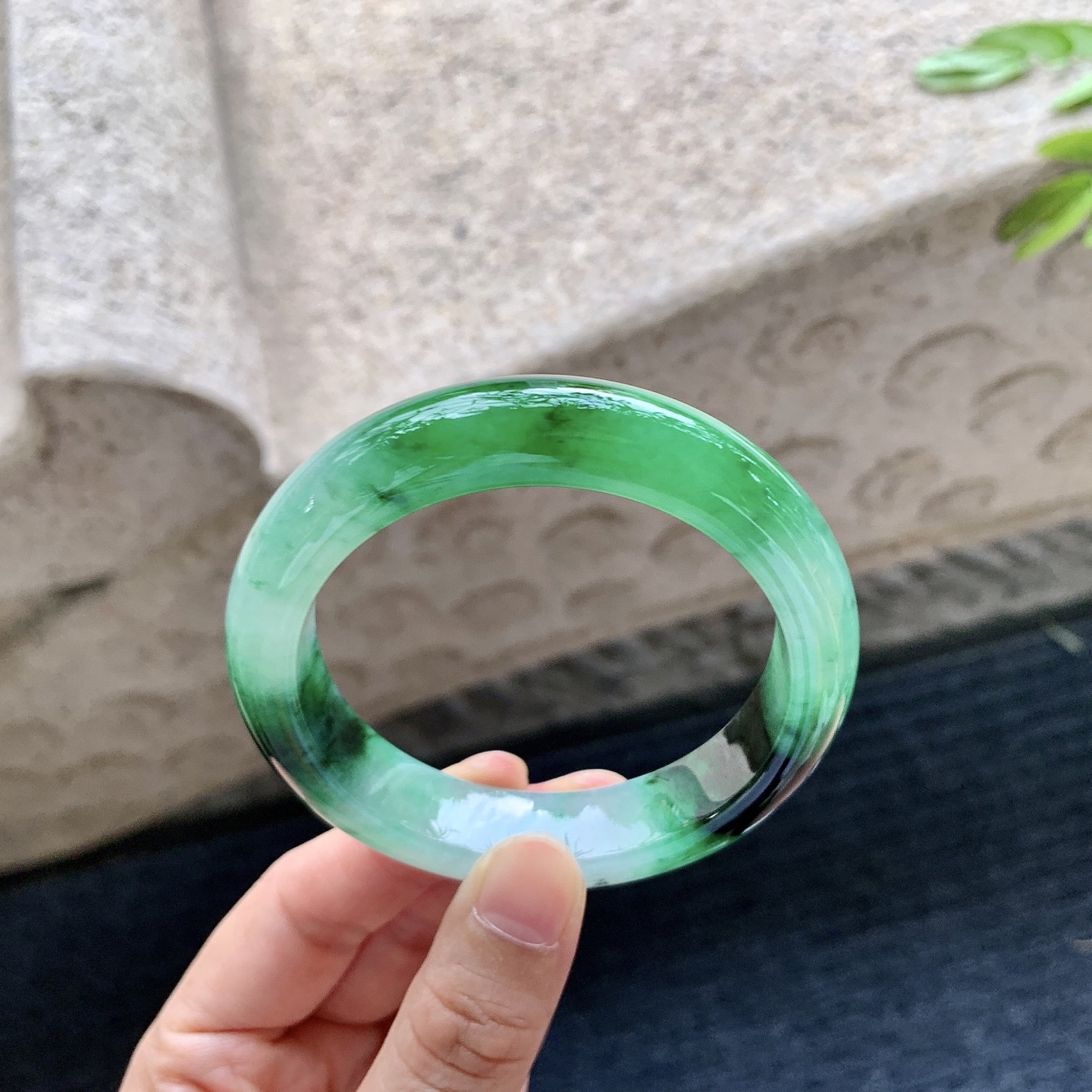 正圈53 54,圈口54.8/12.9/8.5,编码B2082645,冰辣绿，水润，种老，细腻，无裂