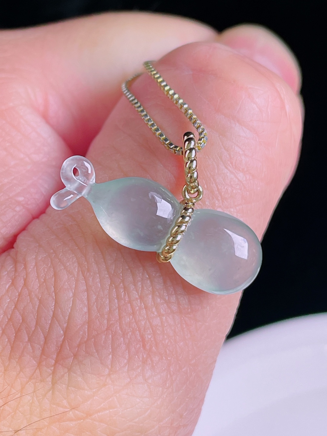 高冰葫芦，18k镶嵌，老种起光，细底通透，尺寸：裸石24/8.5/4.6mm0826