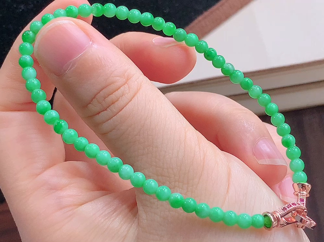 飘绿手链，尺寸取一3.5mm，包A附证书