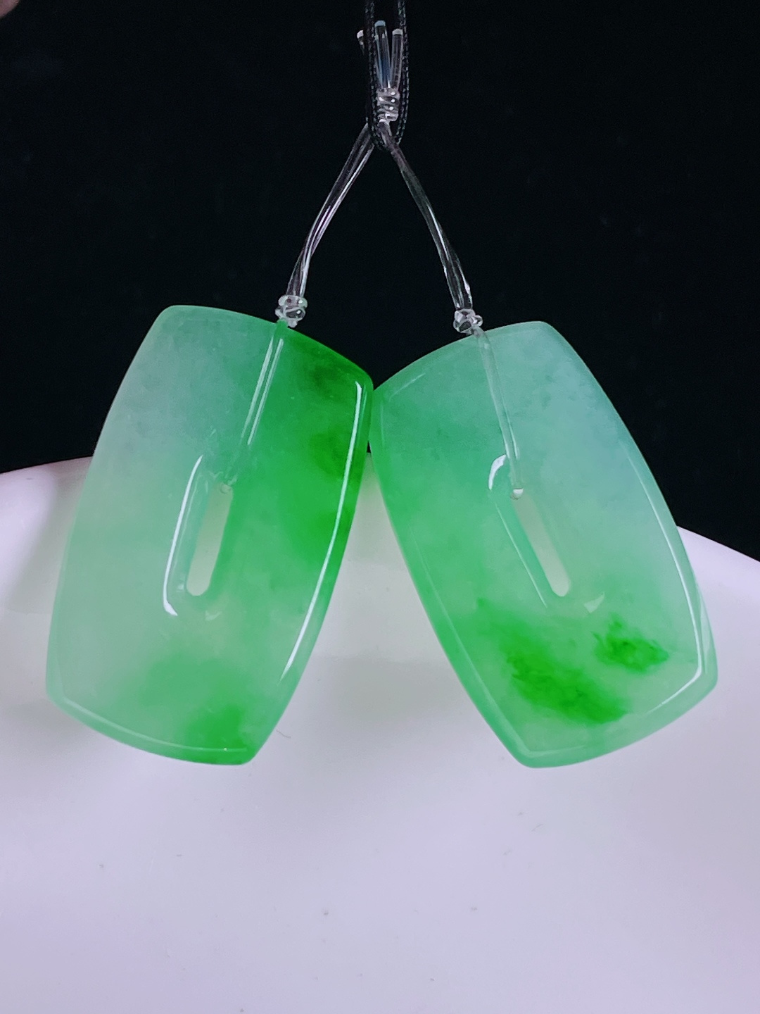 冰绿耳坠，老种起光，细底通透，尺寸：22.5/13.7/3mm0826