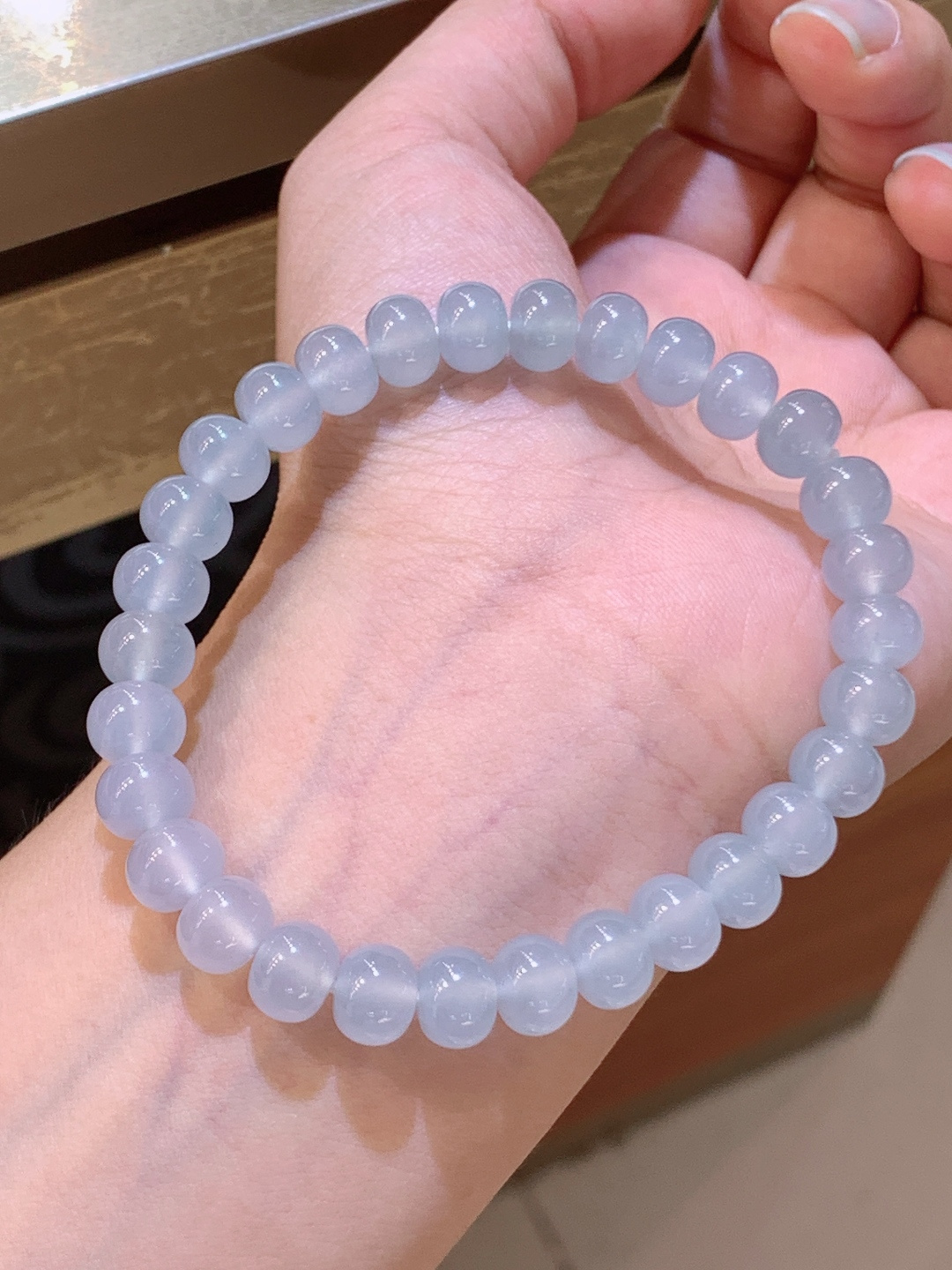 珠珠手串，底子干净，通透起光，素雅柔和，清冷