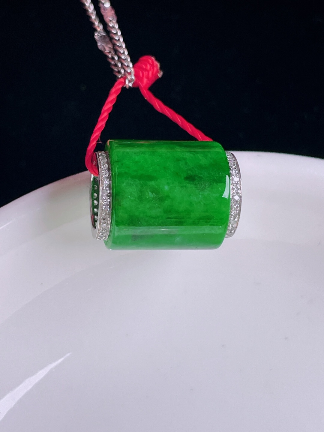 辣绿路路通，18k镶嵌，老种起光，细底通透，尺寸：16/12.7mm0826