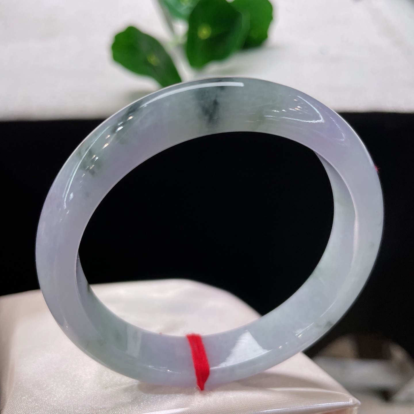 圈口55.8/12/7.5，莫奈花园正圈，55/56可戴，淡紫与浅绿交织，仿若烟霞漫谷，飘花灵动，细微纹。