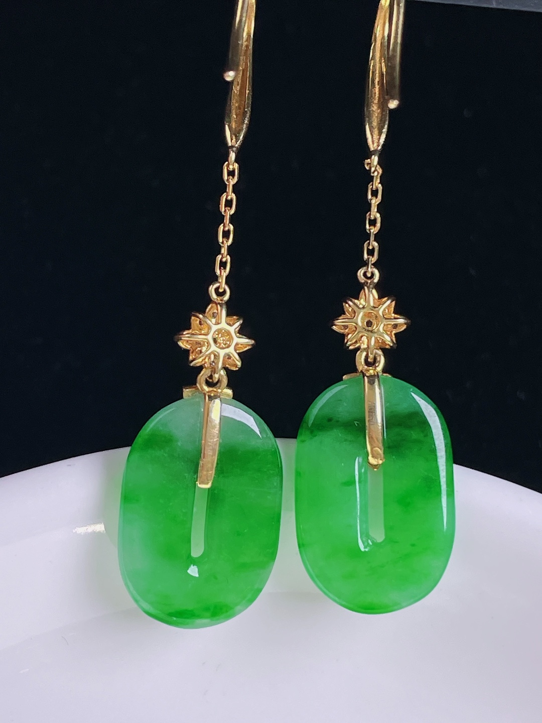 辣绿耳坠，18k镶嵌，老种起光，细底通透，尺寸：裸石18/12.4/2.6mm0826