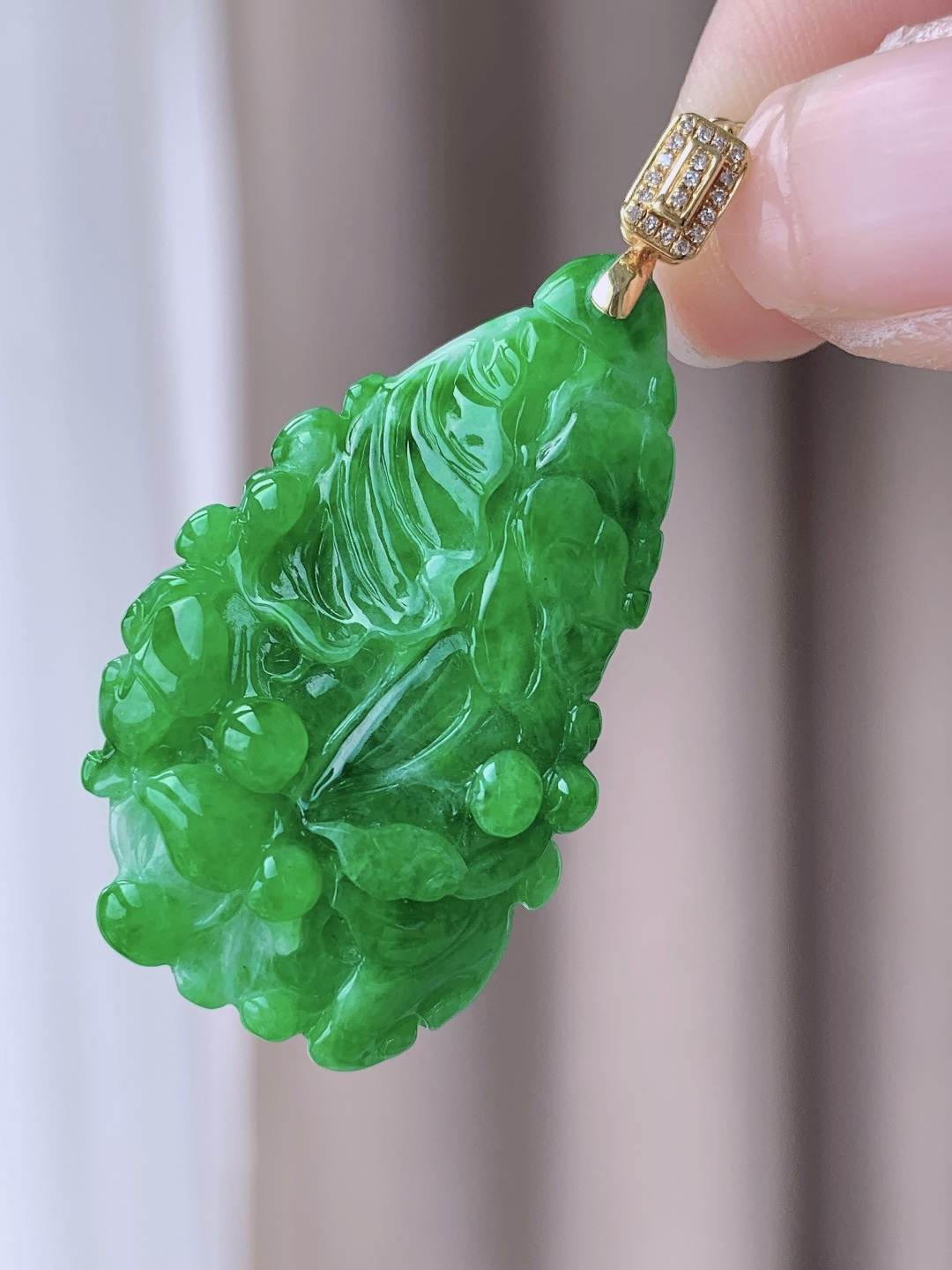 冰阳绿白菜百财吊坠,18k金镶嵌,性比高,无裂,大件,超厚,整体46,裸石39.8-23.4-11,重量11.5克