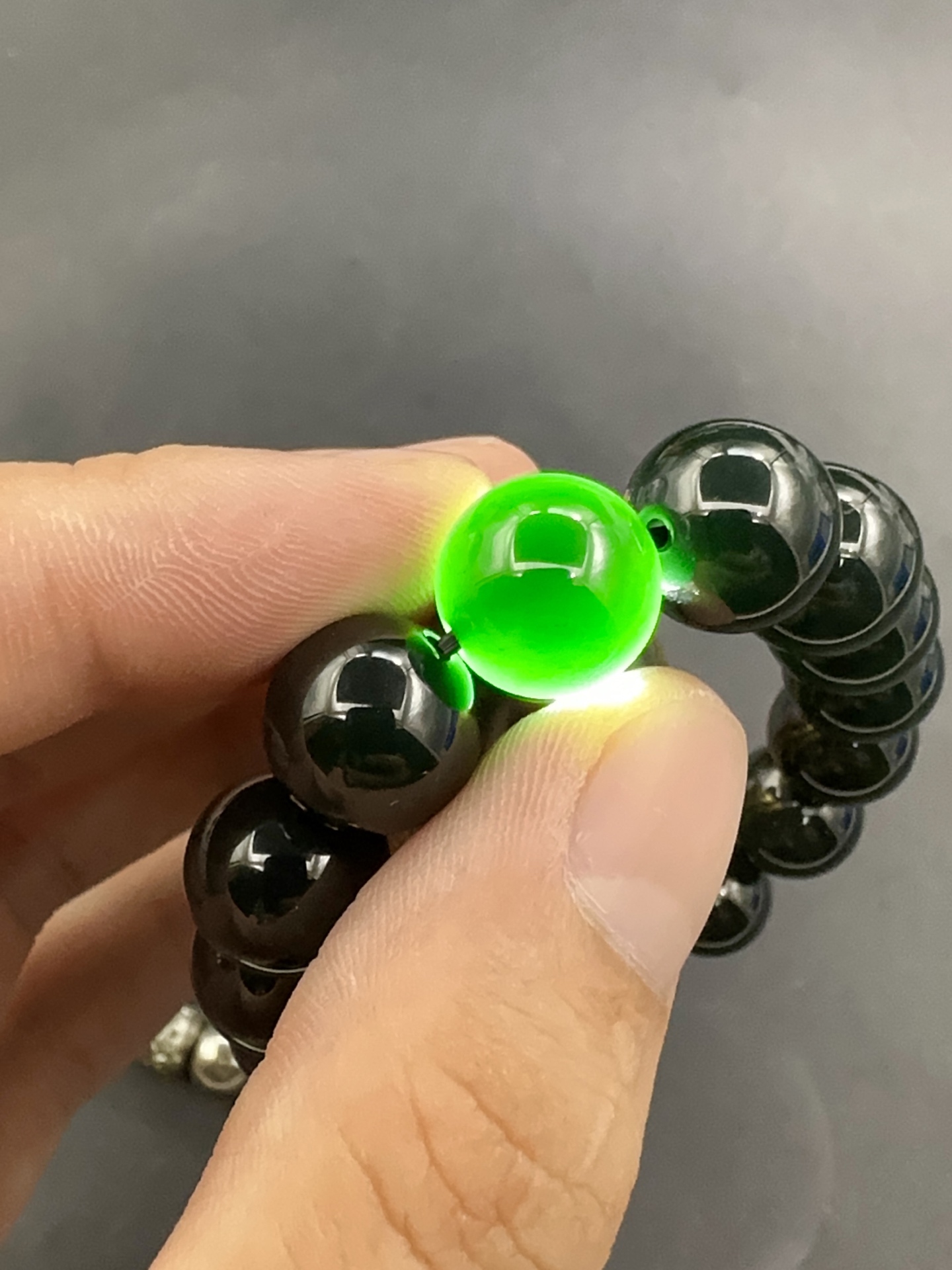 ️【墨翠手串13mm】老坑冰种   黑度极黑  灯照全透  呈帝王绿  种老起光   底极细腻  