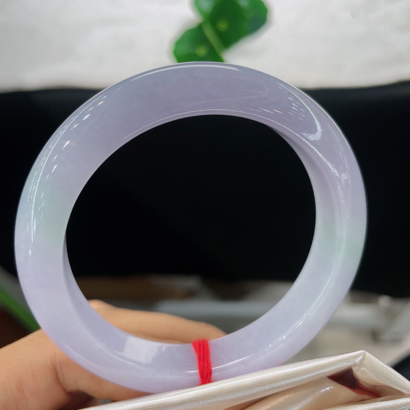 圈口57/11.8/9.3，春彩正圈，56/57可戴，紫雾漫玉，浅绿生烟，凝一汪清润春水，冰丝纹，上