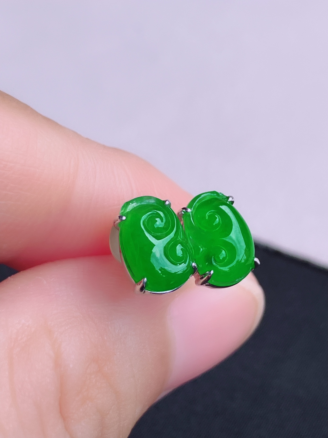 阳绿如意耳钉，简约时尚，尺寸9/7/5/自然光实拍