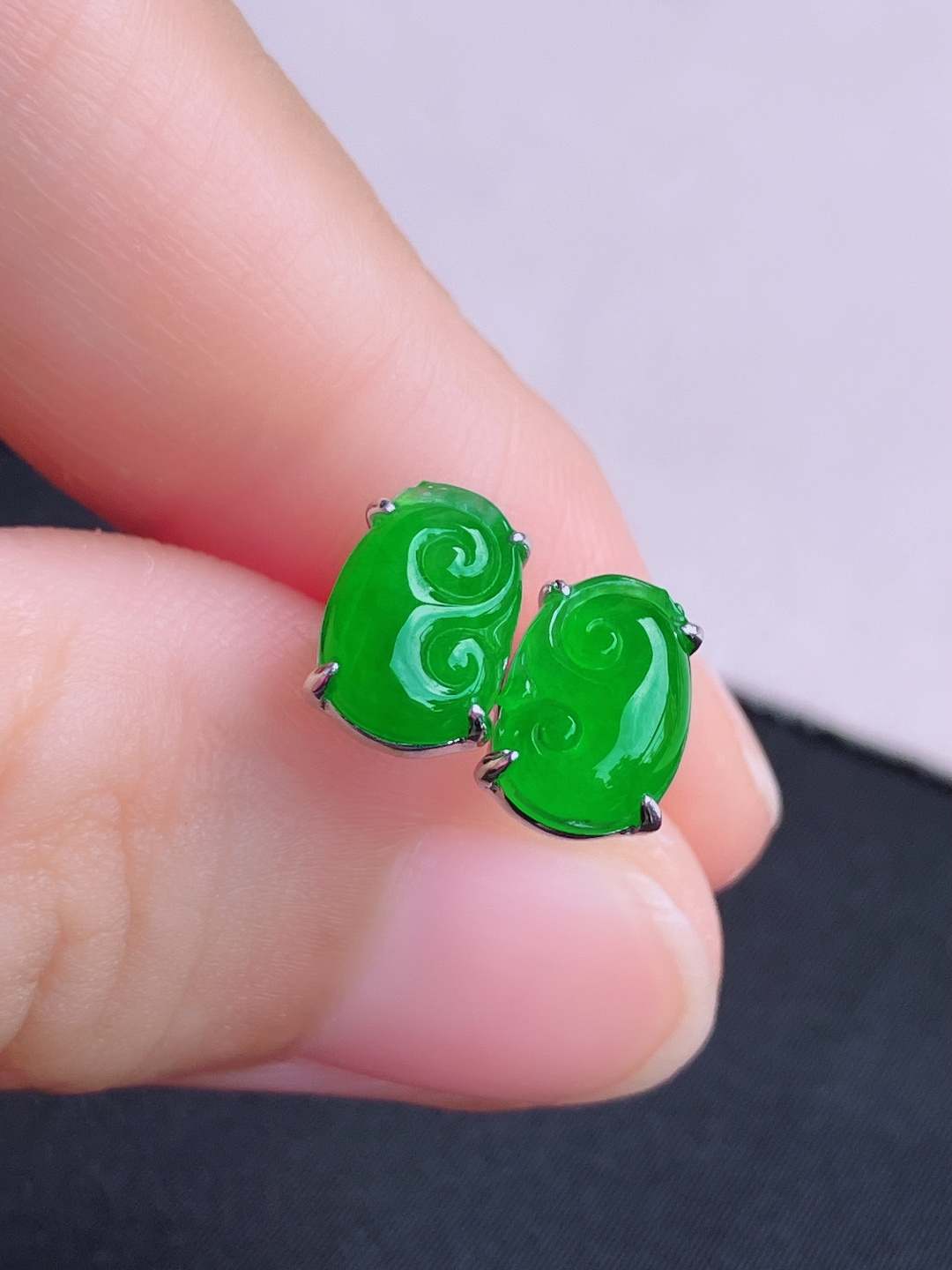 阳绿如意耳钉，简约时尚，尺寸9/7/5/自然光实拍