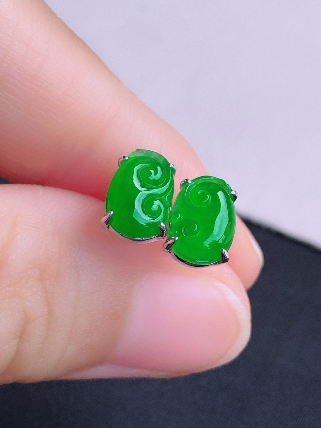 阳绿如意耳钉，简约时尚，尺寸9/7/5/自然光实拍