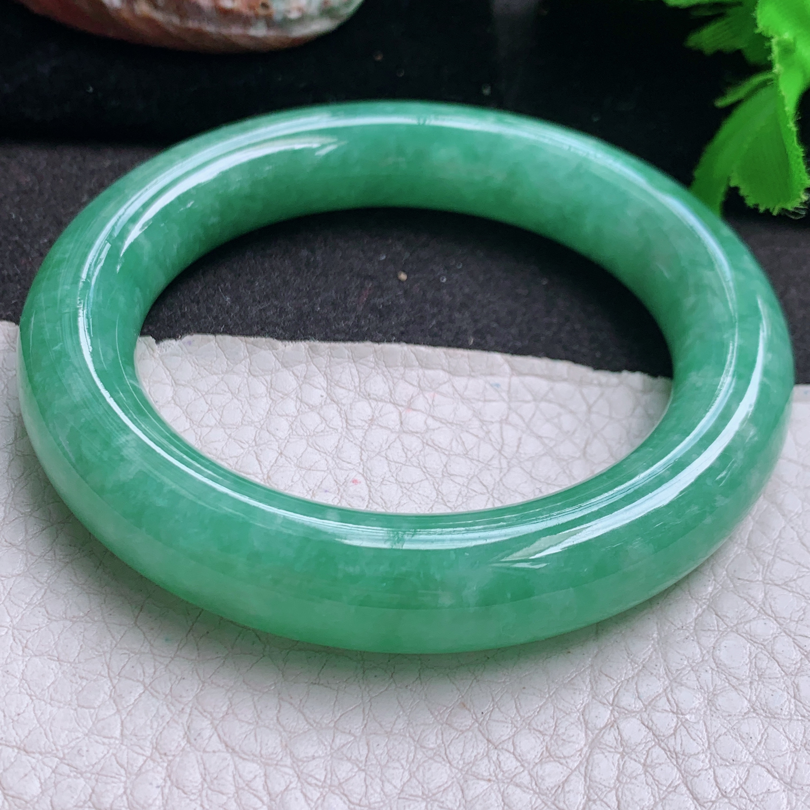 js自然光56*12.2*12胖圆镯 缅甸翡翠a货玉手镯胖嘟嘟满绿圆条玉手环