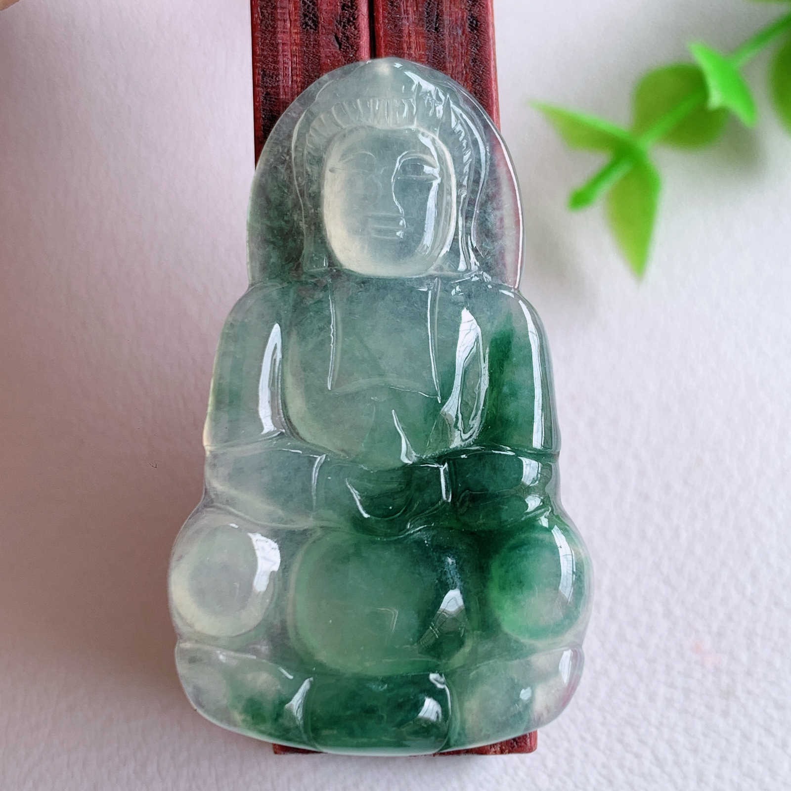 冰润精雕飘花观音吊坠，法相端庄大气，工艺精湛，种色浓郁，细腻饱满冰润，种老水足，收藏佳品，佩戴大气  W03.24 尺寸：39.2-23.2-3.5mm
