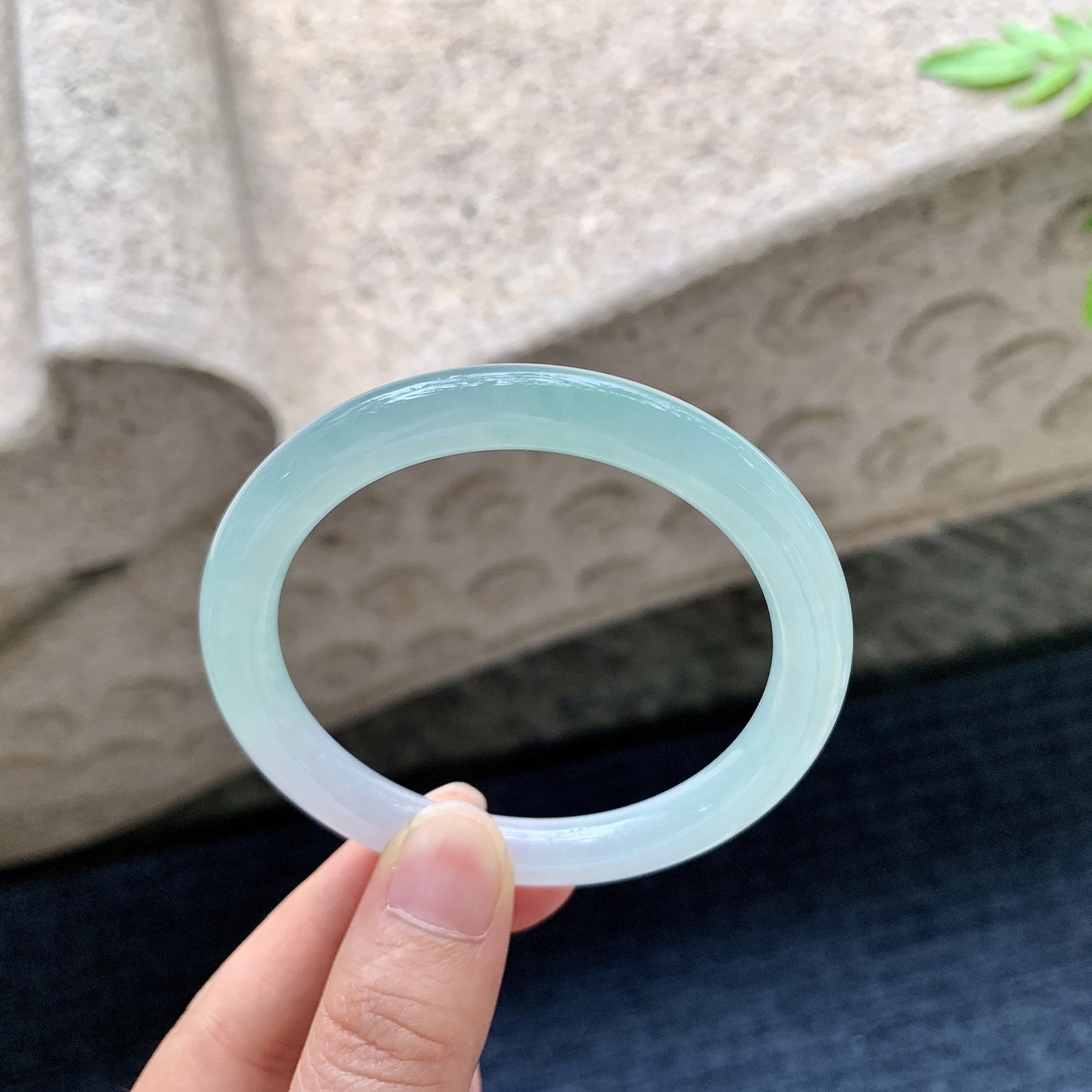 圆条52 53,圈口53.8/8/7.8,编码AD082803,描述糯冰晴底，水润，种老，细腻，无裂