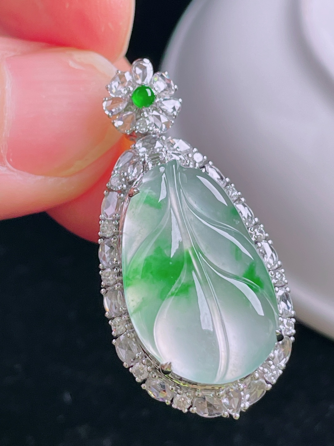 冰绿叶子树叶，18k镶嵌，老种起光，细底通透，尺寸：40/21/7.5mm0827