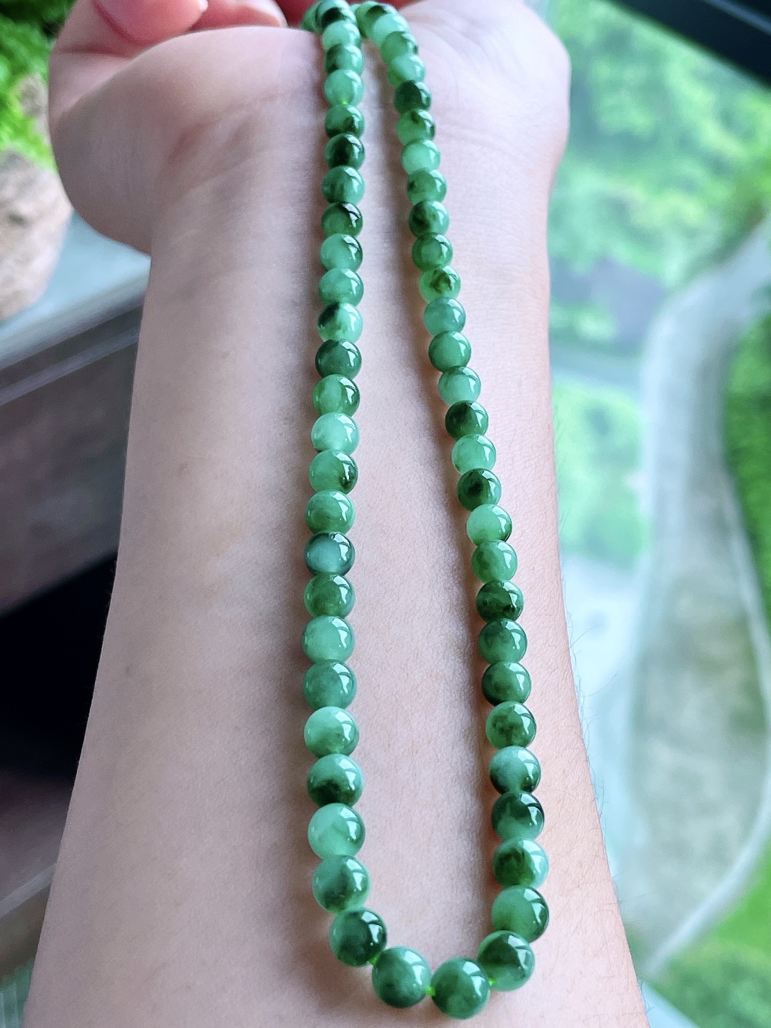 珠子冰飘绿花珠链圆珠珠子珠链,说明缅料性比高飘花,尺寸5.9-5.3mm，33cm,重量35克