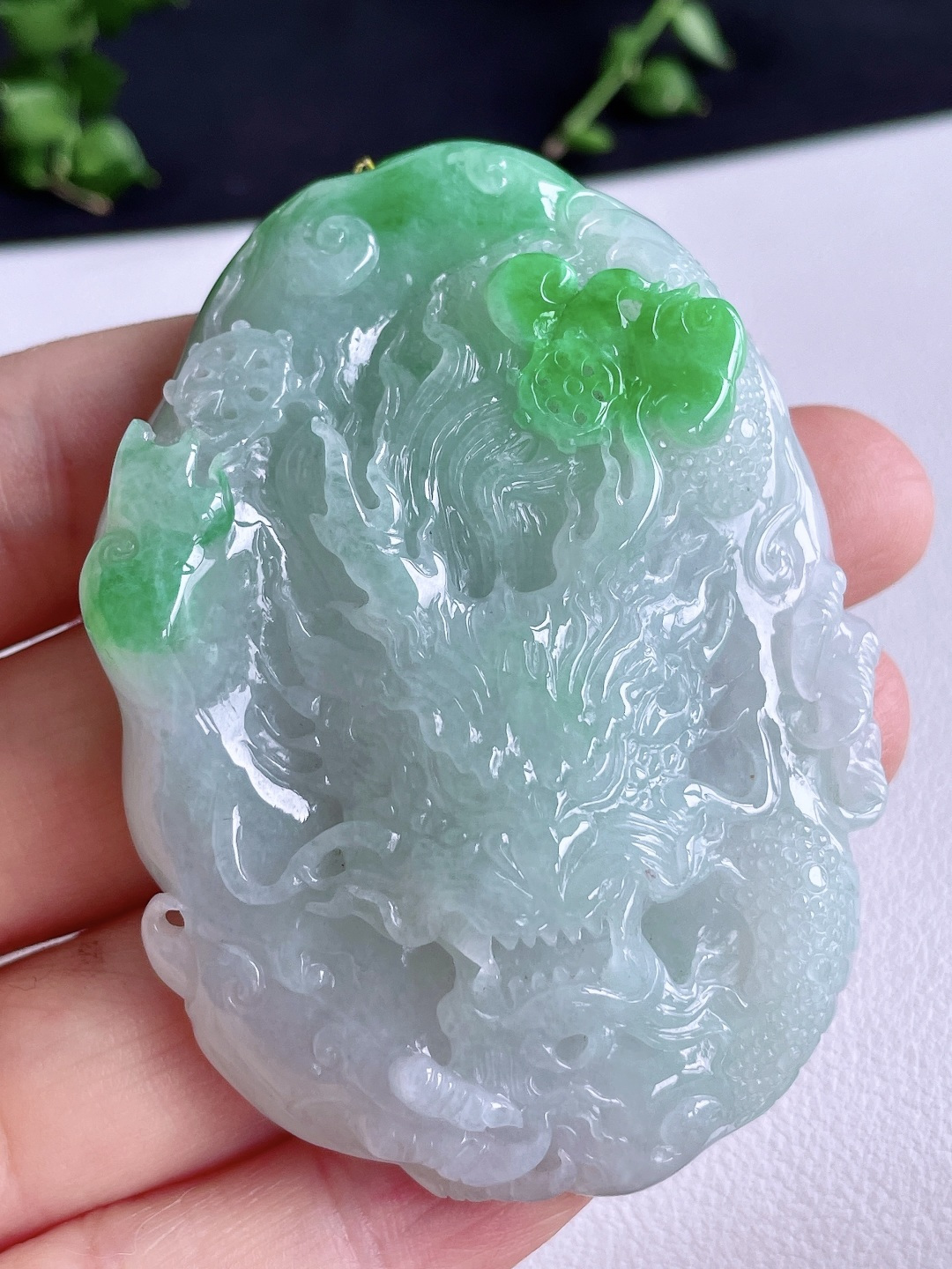 冰飘绿花龙牌大龙牌吊坠,缅料 性比高 飘花,尺寸66.6-47.8-12,重量75克