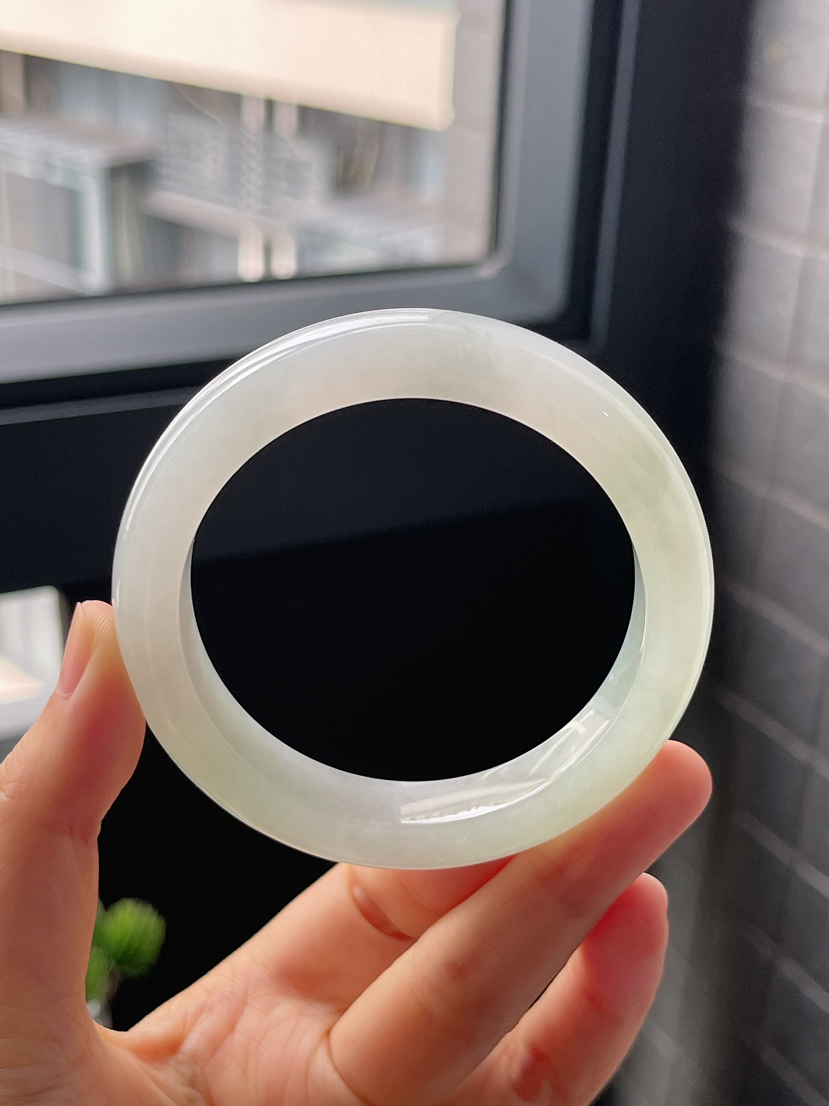 圈口55，冰糯种淡绿色正圈翡翠手镯
