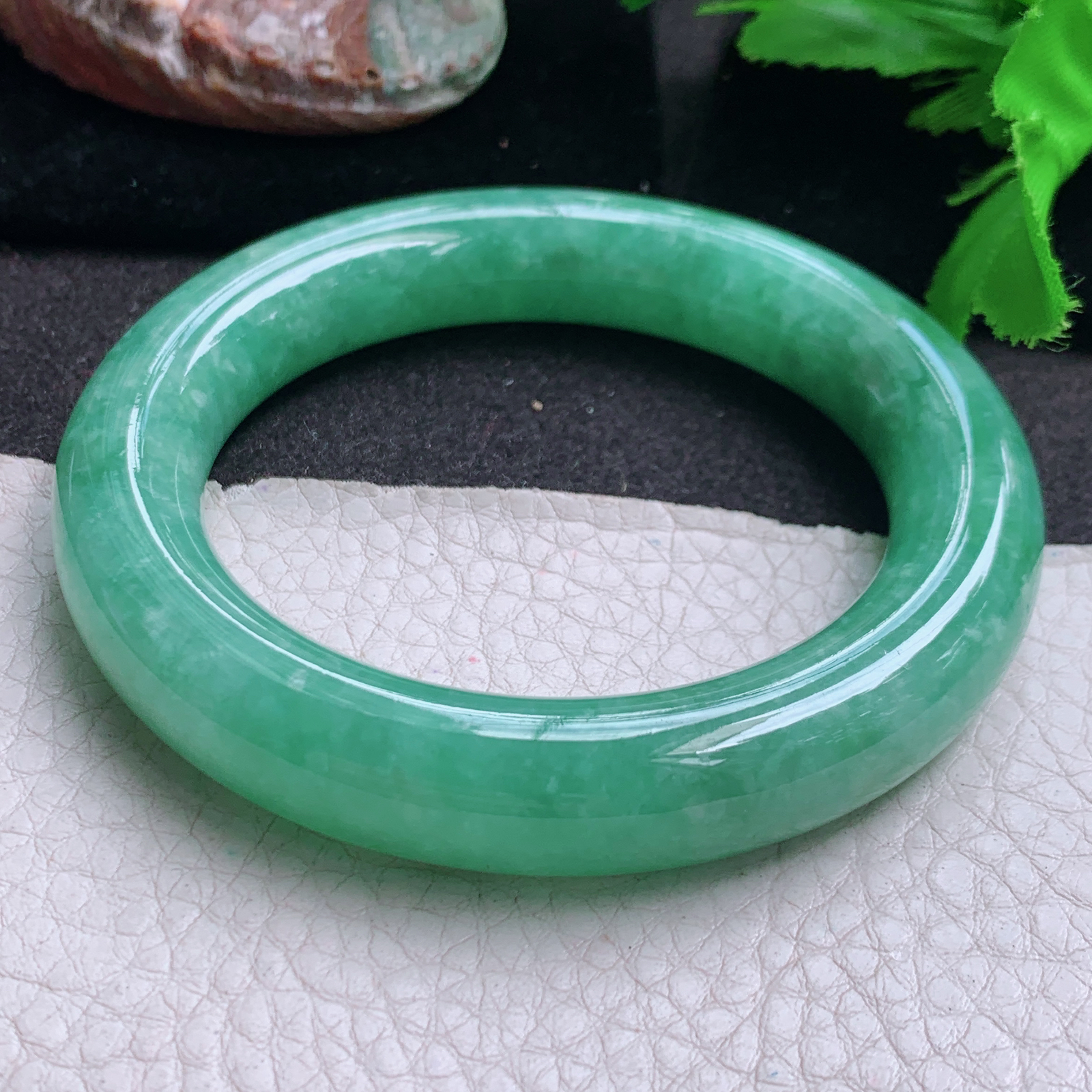 js自然光56*12.2*12胖圆镯 缅甸翡翠a货玉手镯胖嘟嘟满绿圆条玉手环