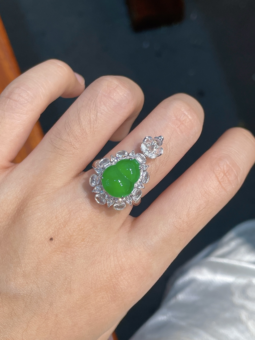 ️阳绿葫芦吊坠+阳绿葫芦戒指（两用款），无裂，18k金镶嵌，不议，28.3-16.6-12.9