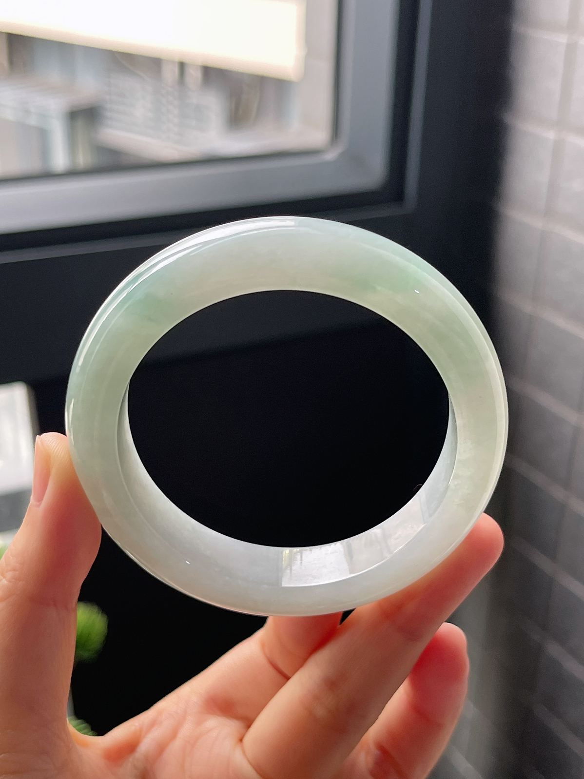 圈口54.8，糯化种浅绿色翡翠正圈手镯
