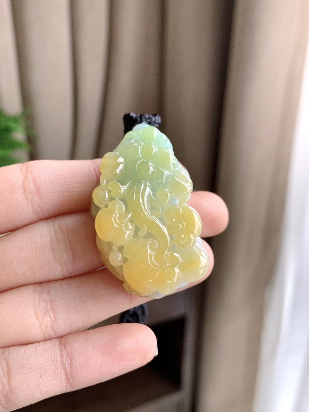 冰黄翡貔貅吊坠，性比高，尺寸41.2-24.6-14.6，重量31.7克