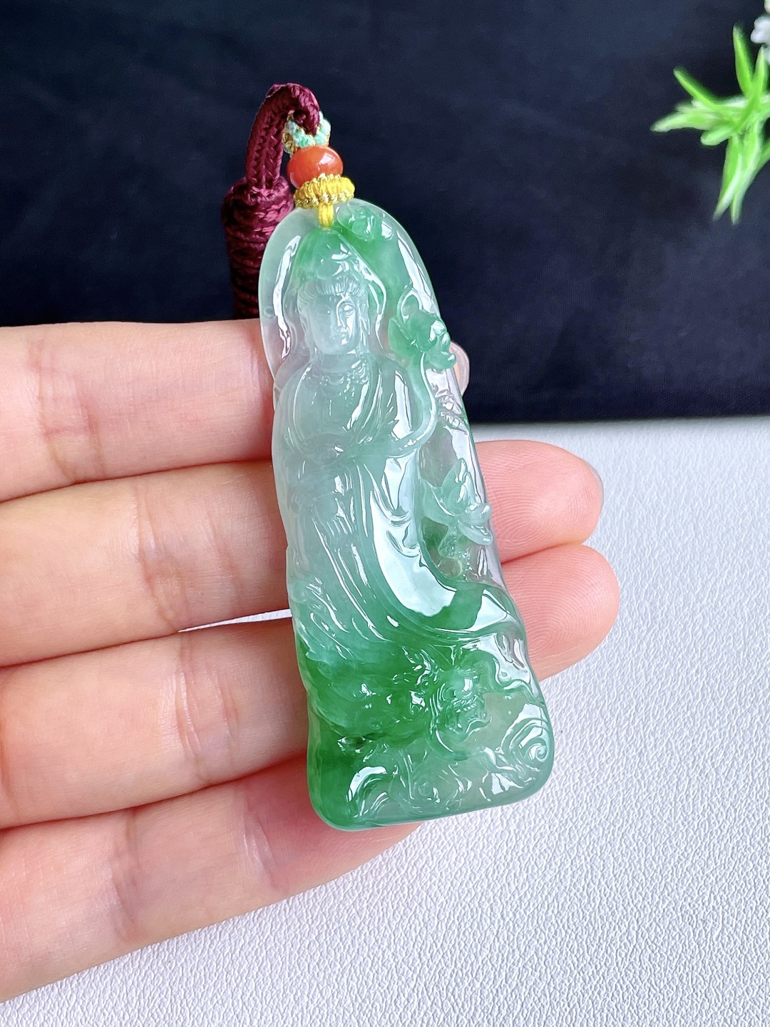 冰飘绿花御龙大势至菩萨持莲观音牌吊坠,说明:缅料 无裂 性比高 飘花,尺寸:68.3-27-6.8,重量:23.2克