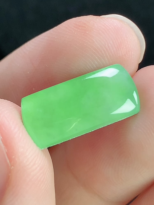 满绿马鞍戒面，无裂，尺寸16-7.2-3.1mm，D27yac
