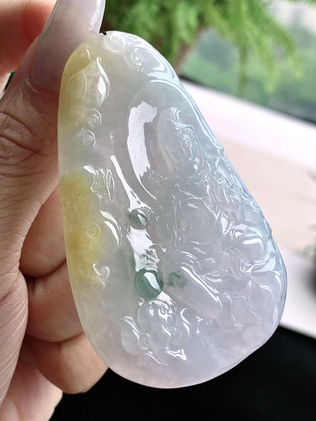 冰飘黄翡自在观音牌吊坠,缅料 性比高 飘花 厚装,尺寸69-44-6,重量38.8克