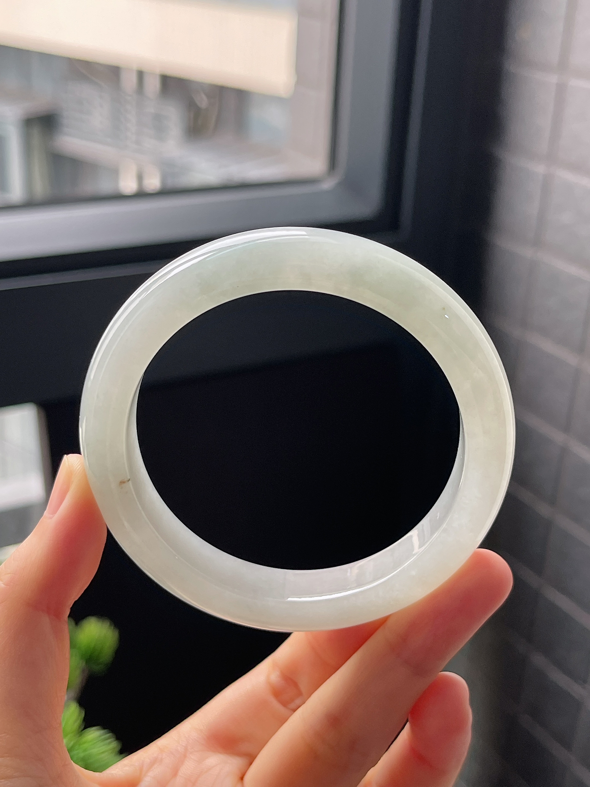 圈口57.5，冰糯种淡绿色翡翠正圈手镯