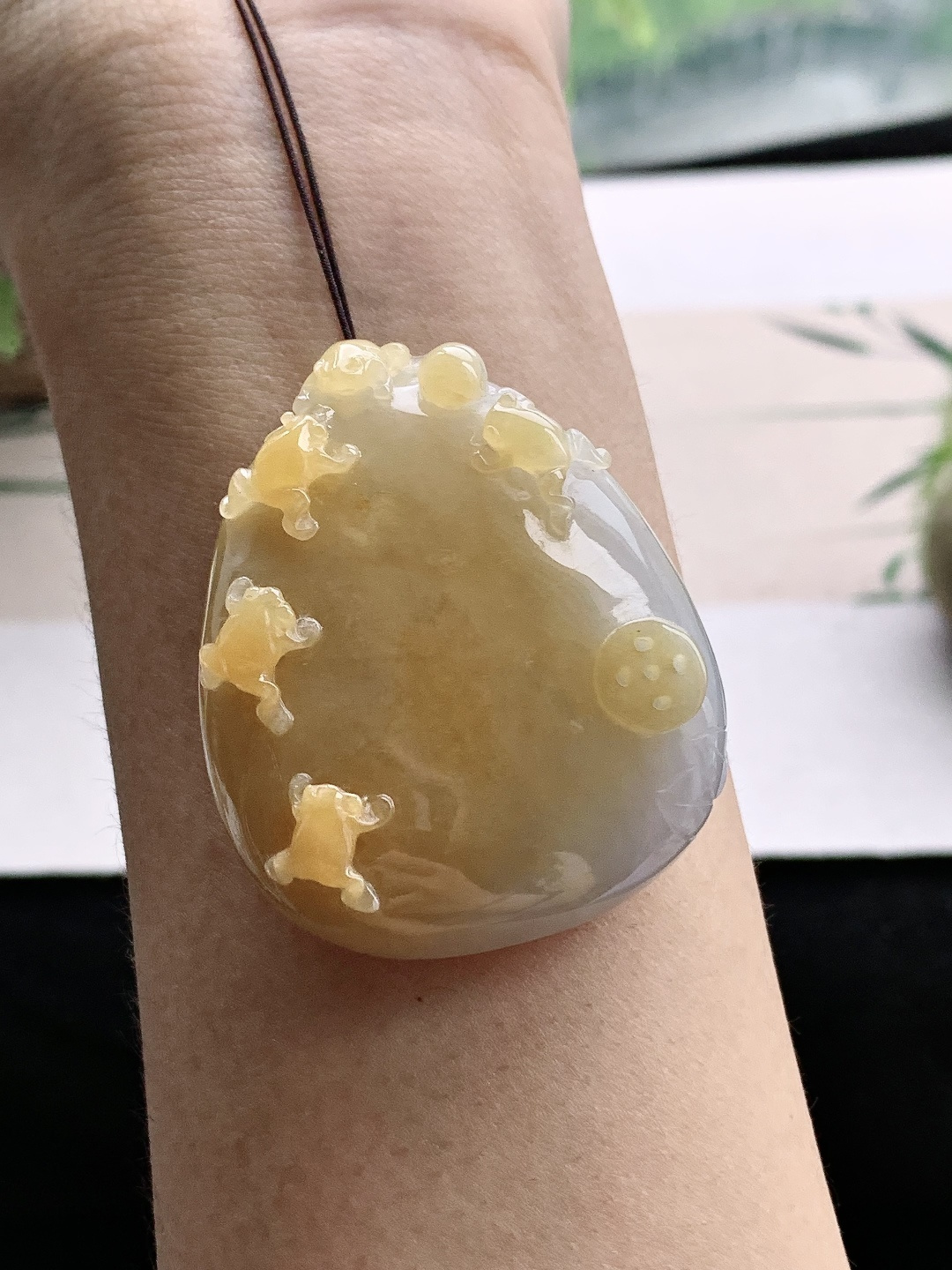 糯冰飘黄翡大福瓜呱呱来财牌吊坠,缅料 性比高 超厚,50-41.5-13.3,58.8克