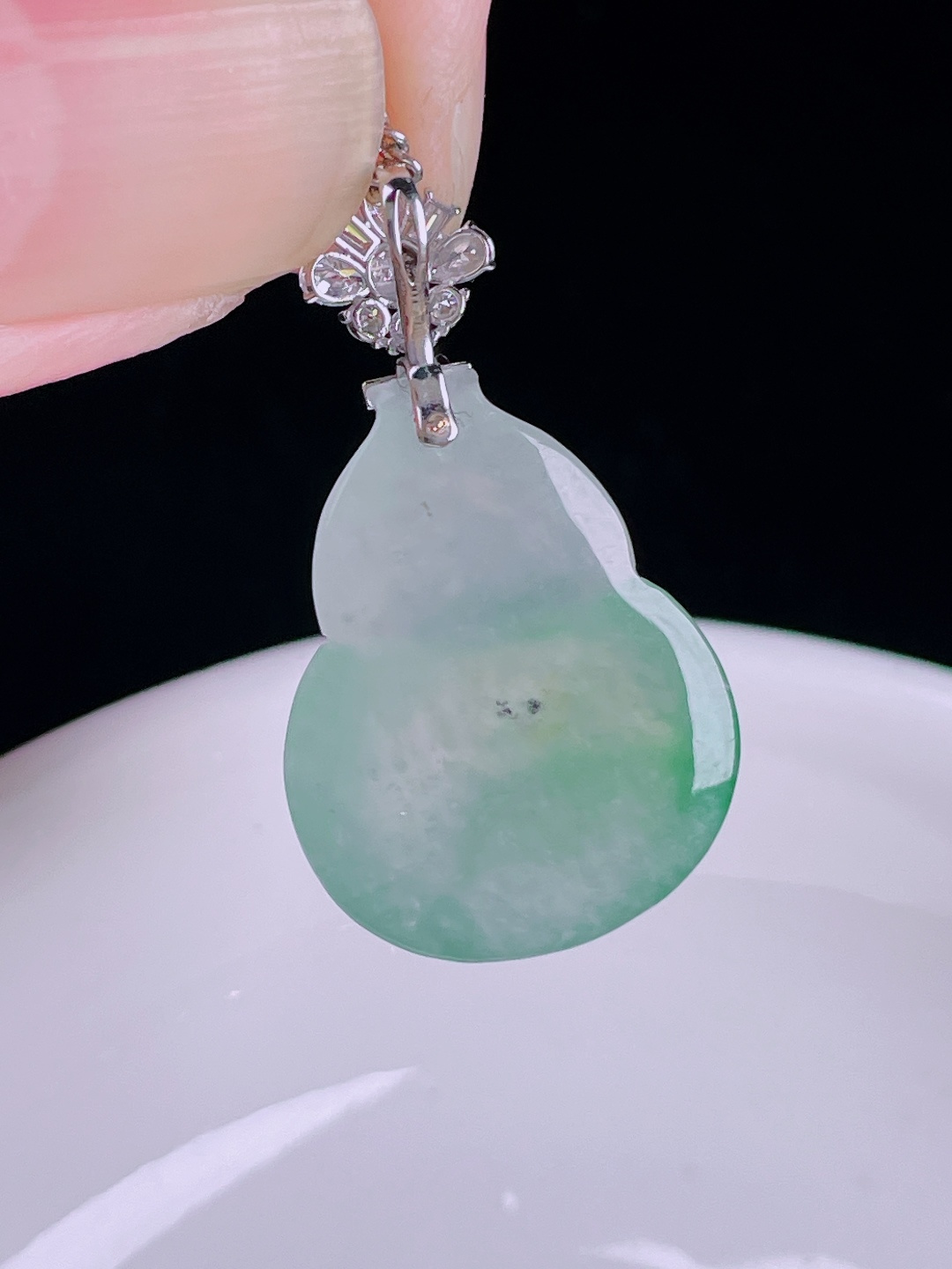 冰种葫芦，18k镶嵌，老种起光，细底通透，尺寸：28.3裸石21/16.8/6.3mm0827