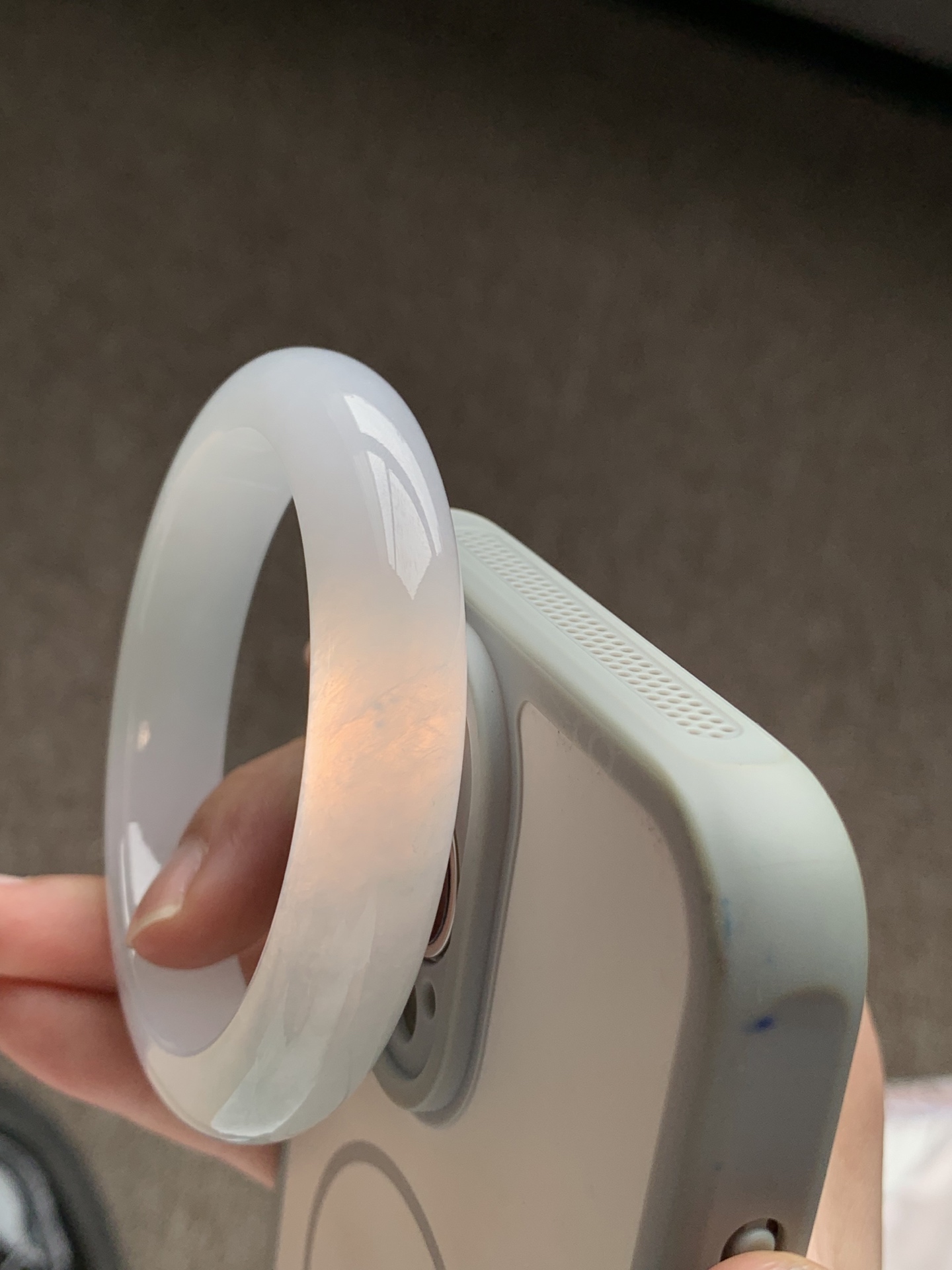 正圈56 57，圈口57/12.4/8.7，编码AD082807，描述糯冰飘绿，水润，种老，细腻，打灯有棉线