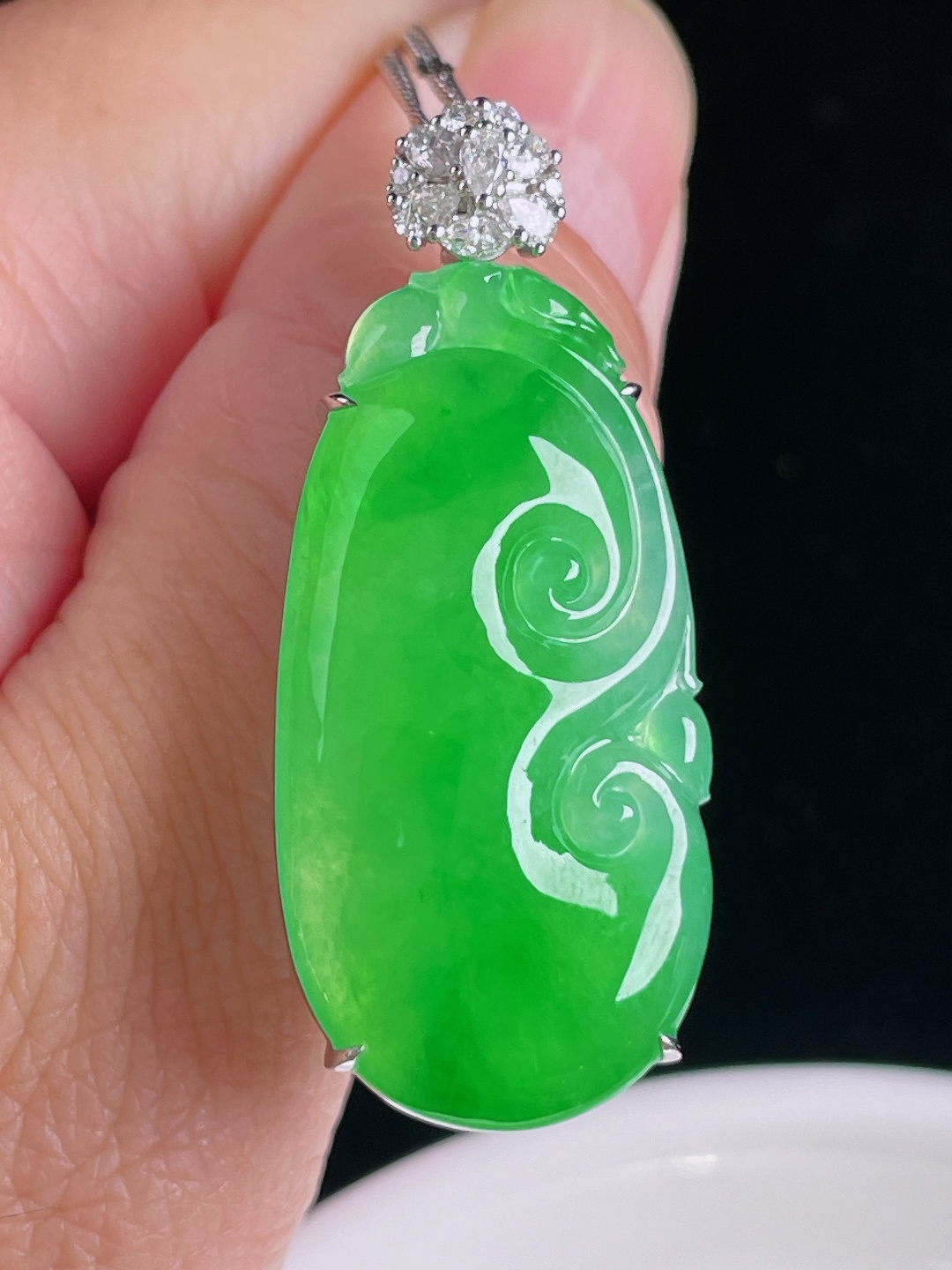 阳绿如意，18k镶嵌，老种起光，细底通透，尺寸：45/20.6/11mm0827