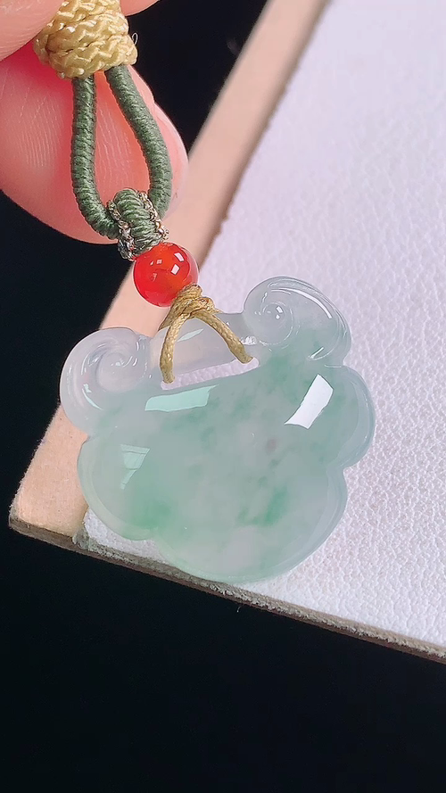 冰飘花如意，无裂，尺寸:19.7-20.3-6.1mm