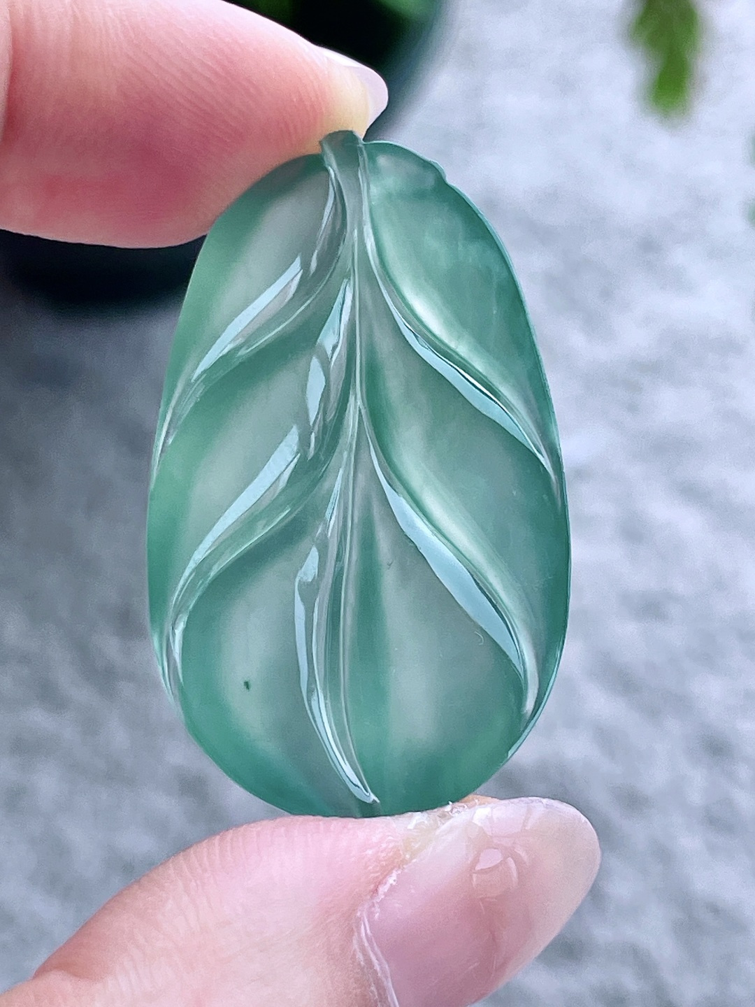 高冰晴水树叶晴水大叶子吊坠,说明缅料无裂性比高冰透起钢,尺寸38.6-23.1-5.6,重量8.1克