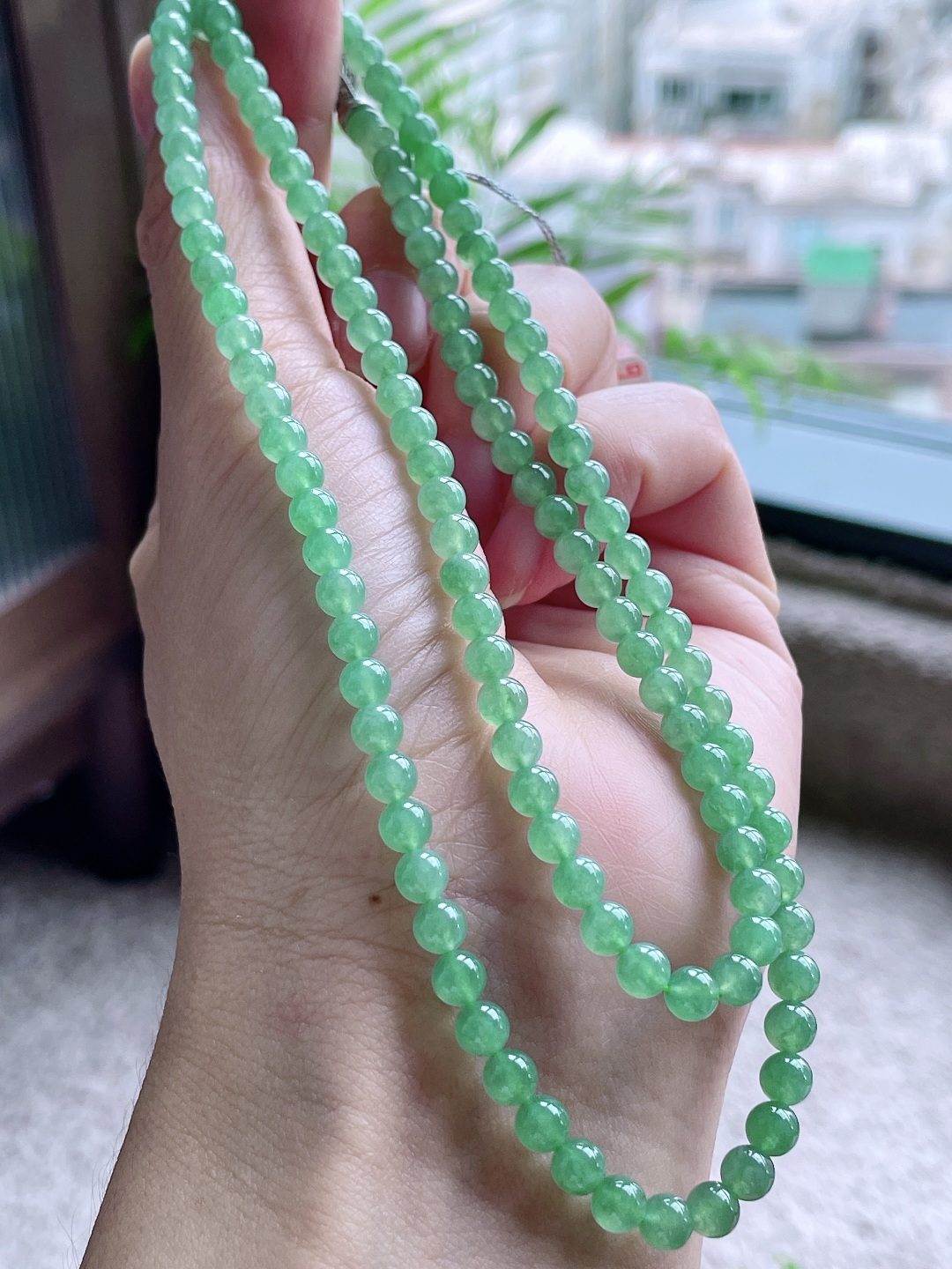 珠子冰晴绿珠链圆珠珠子珠链,说明缅料性比高,尺寸4.8mm，33cm,重量29.8克