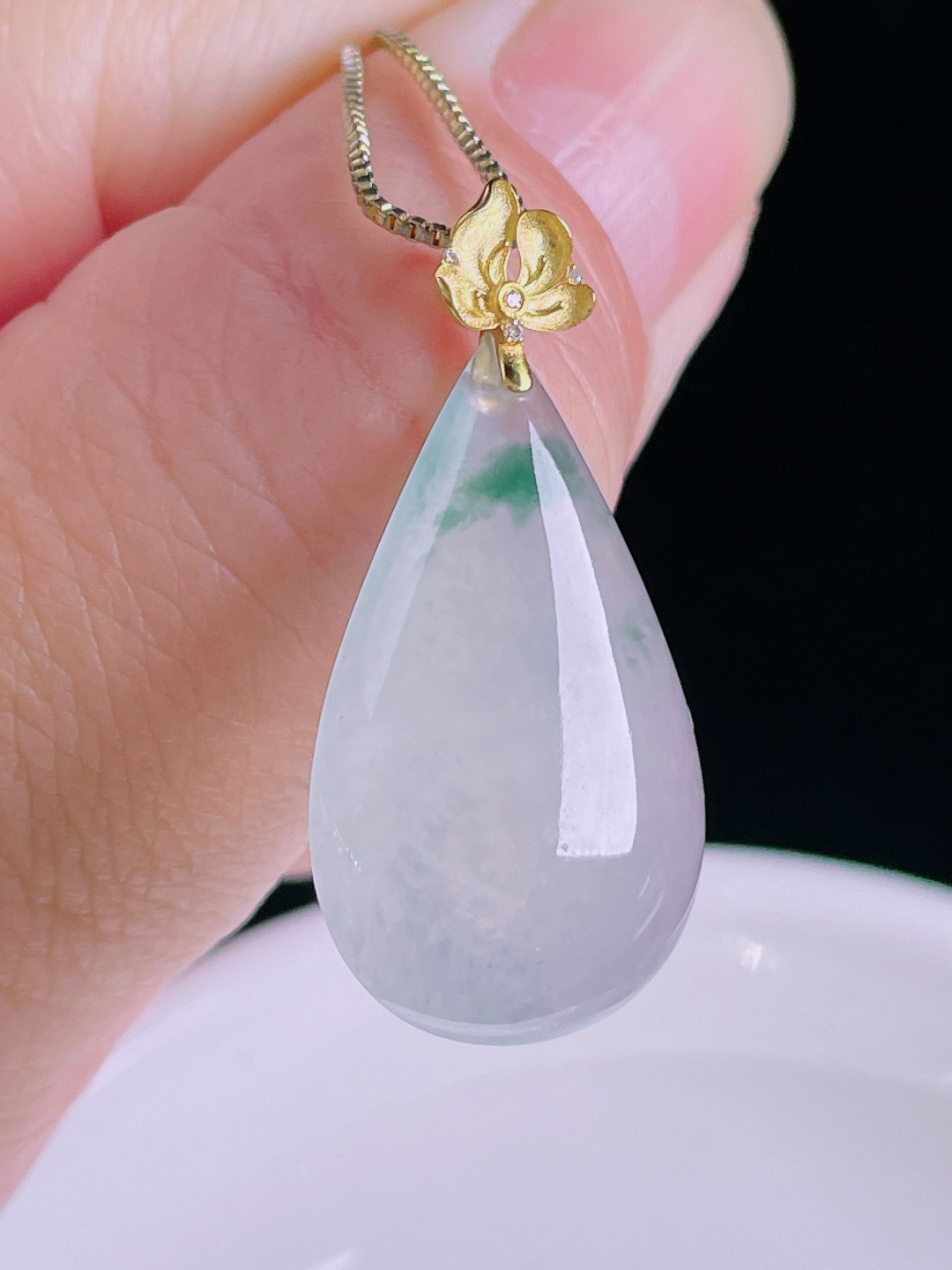 冰种水滴，18k镶嵌，老种起光，细底通透，尺寸：32.9裸石27.3/16.7/6mm0827