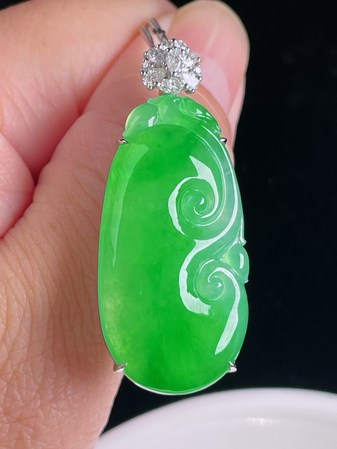 阳绿如意，18k镶嵌，老种起光，细底通透，尺寸：45/20.6/11mm0827