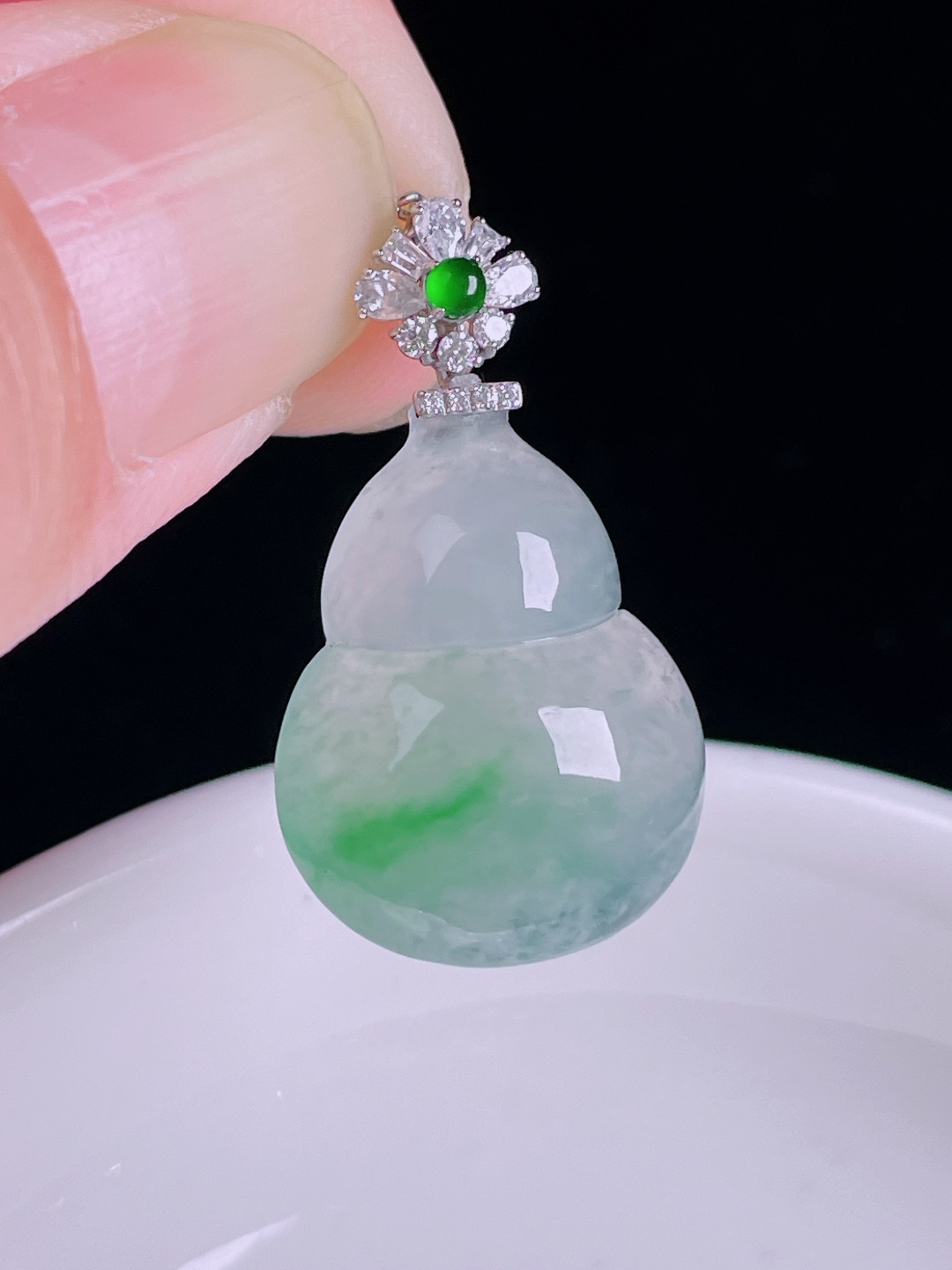 冰种葫芦，18k镶嵌，老种起光，细底通透，尺寸：28.3裸石21/16.8/6.3mm0827