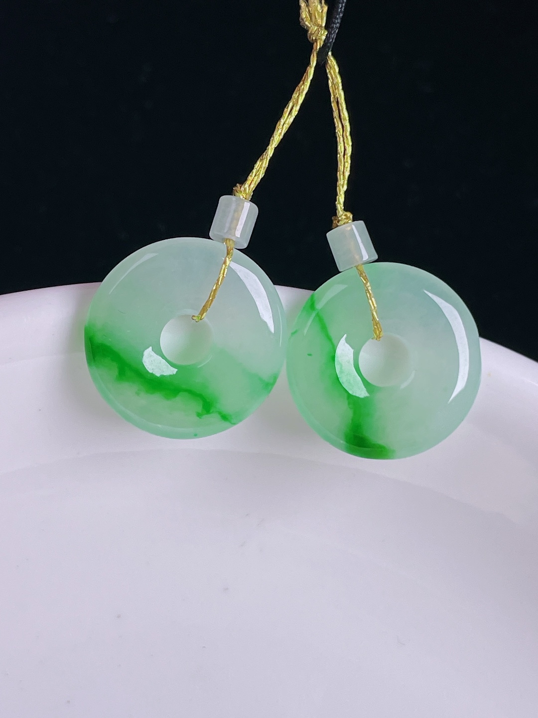 飘绿耳坠，老种起光，细底通透，尺寸：13.7/2.8mm0827