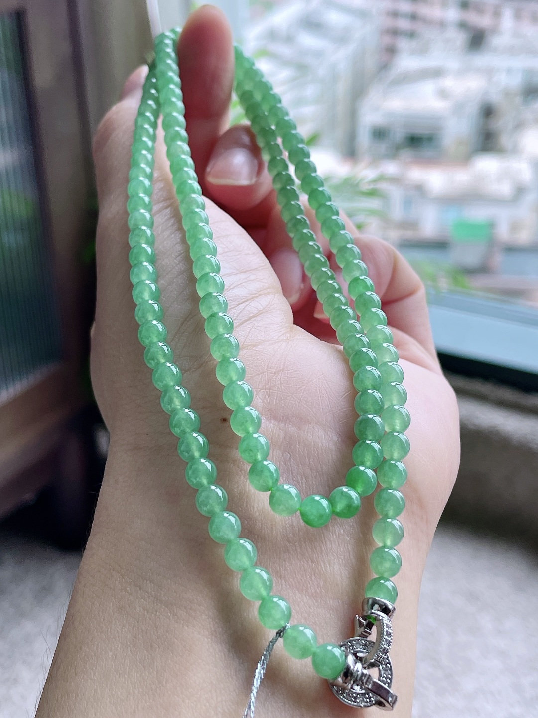 珠子冰晴绿珠链圆珠珠子珠链,说明缅料性比高,尺寸4.8mm，33cm,重量29.8克