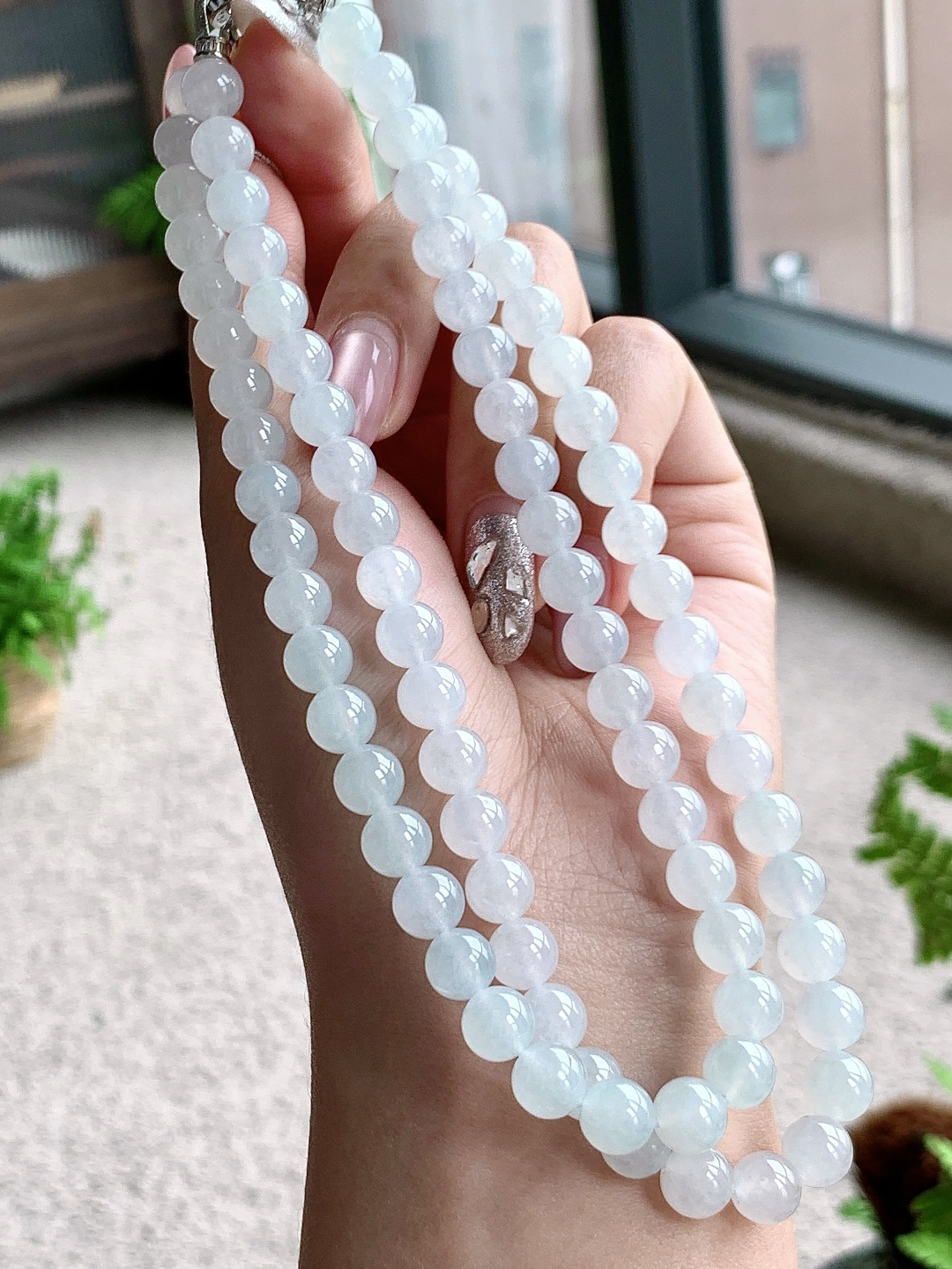 珠子冰白冰珠链圆珠子珠链,说明缅料性比高,尺寸7.8-7.6mm，33cm,重量72.2克
