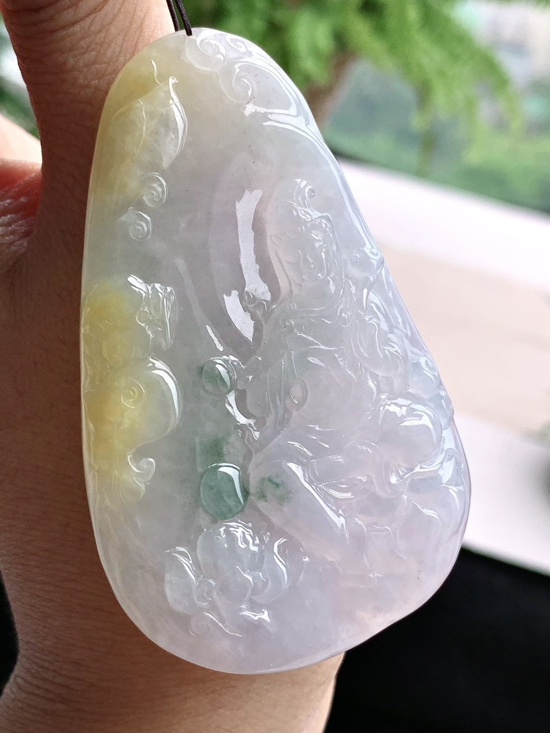 冰飘黄翡自在观音牌吊坠,缅料 性比高 飘花 厚装,尺寸69-44-6,重量38.8克